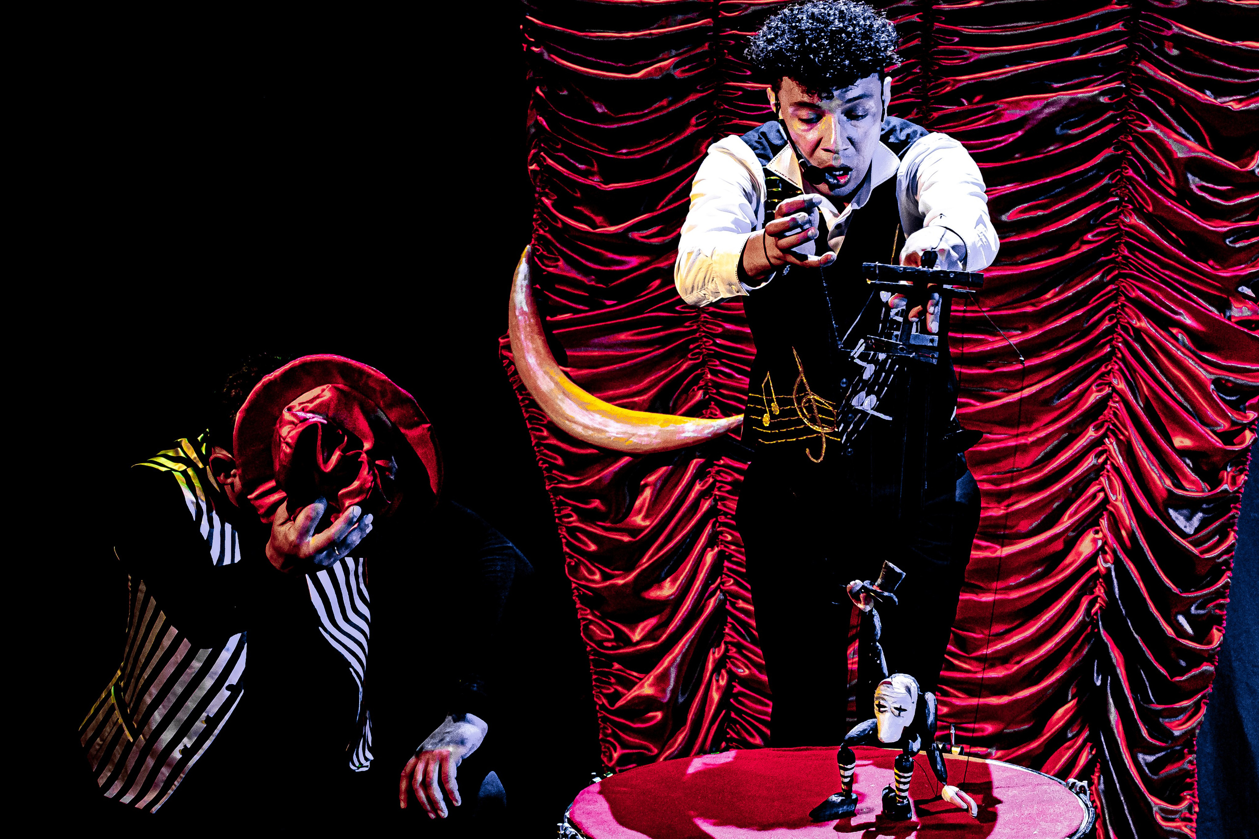 Цирк из Саквояжа спектакль театра САКВОЯЖ. Фотограф в Сочи Юрий Шептаев