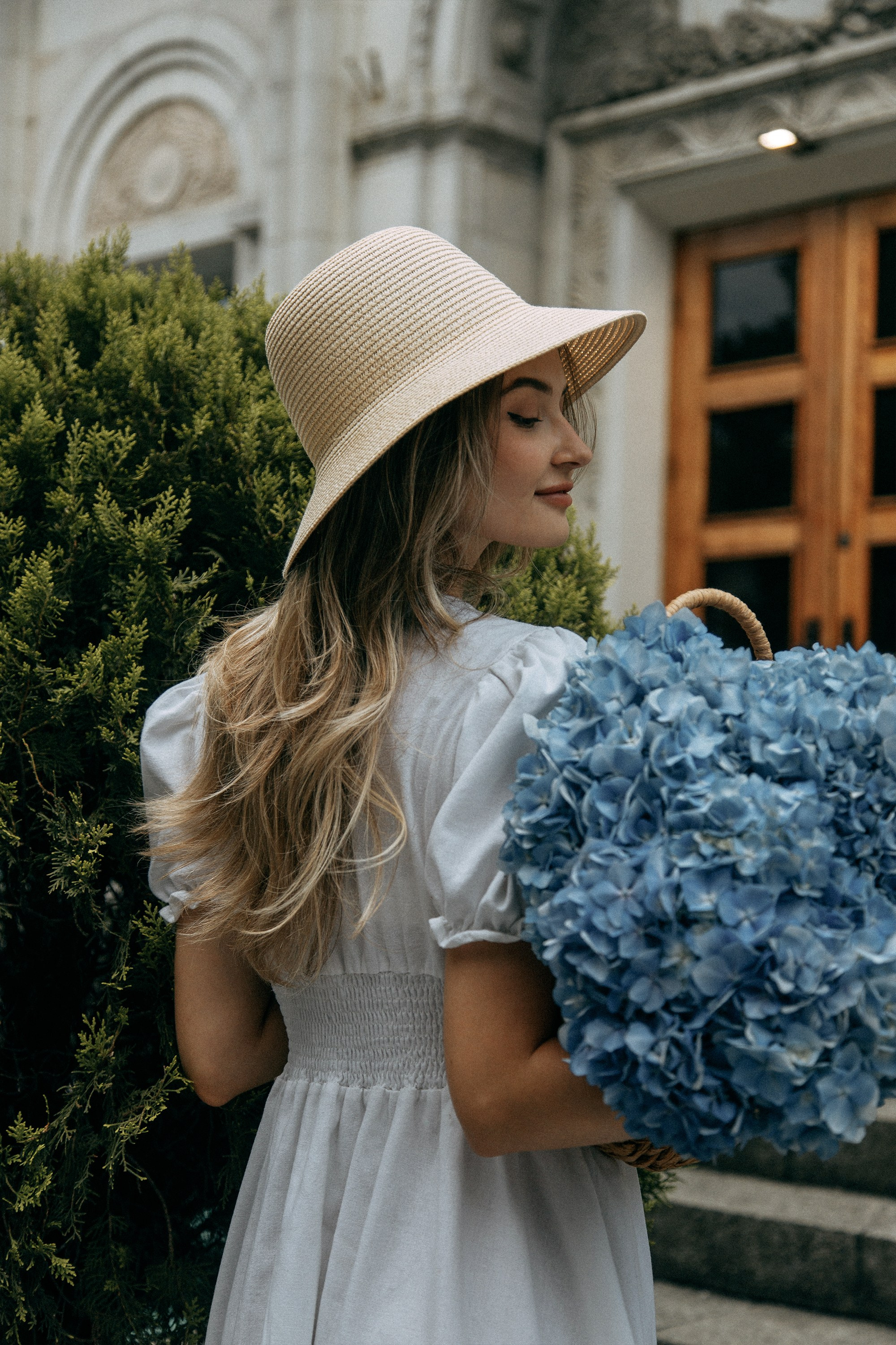 Фотосессия с гортензиями в Батуми