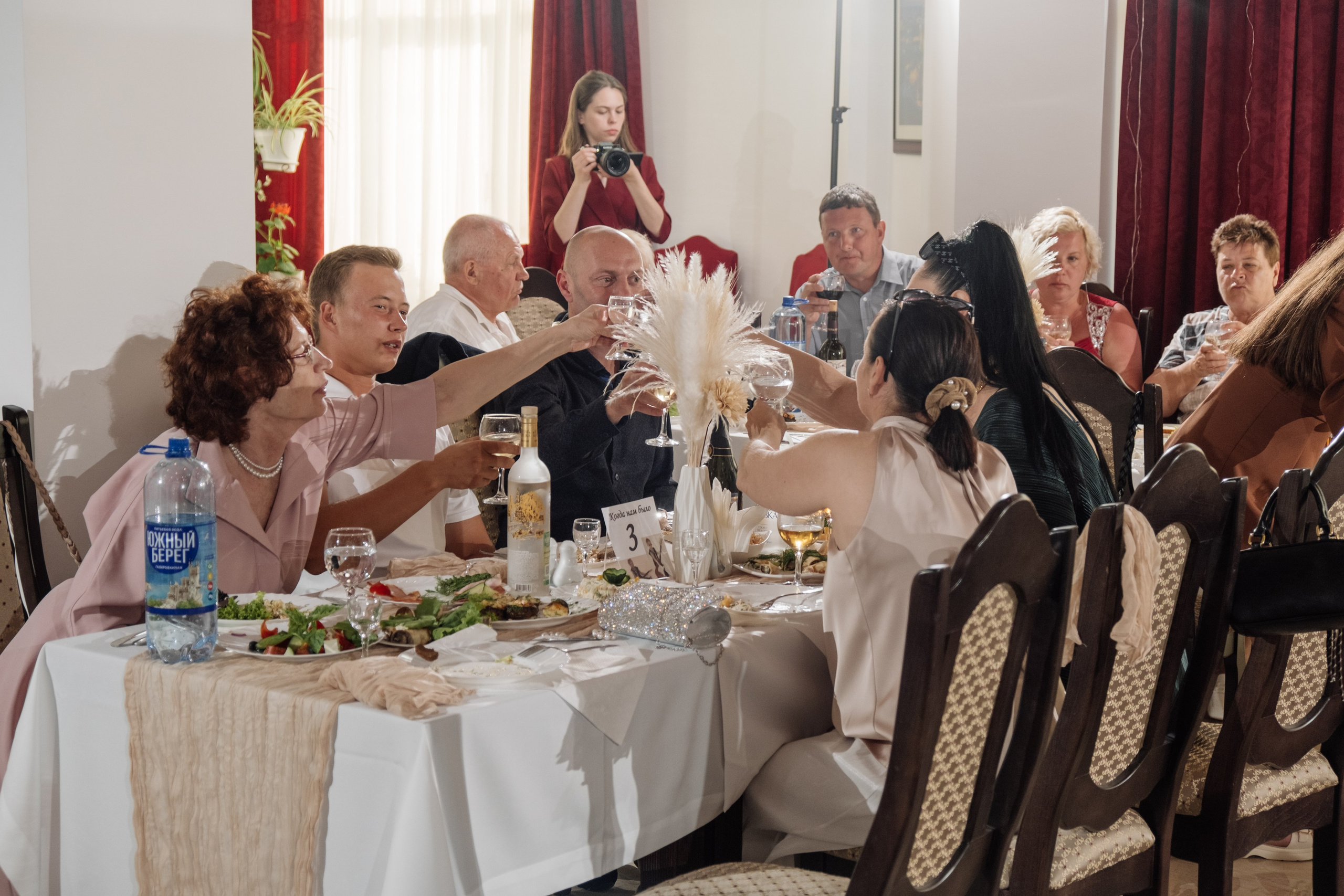 Свадебный ретопртаж. Профессиональная фотосъемка в Крыму. Натуральные эмоции и живые кадры. Забронируйте дату прямо сейчас!