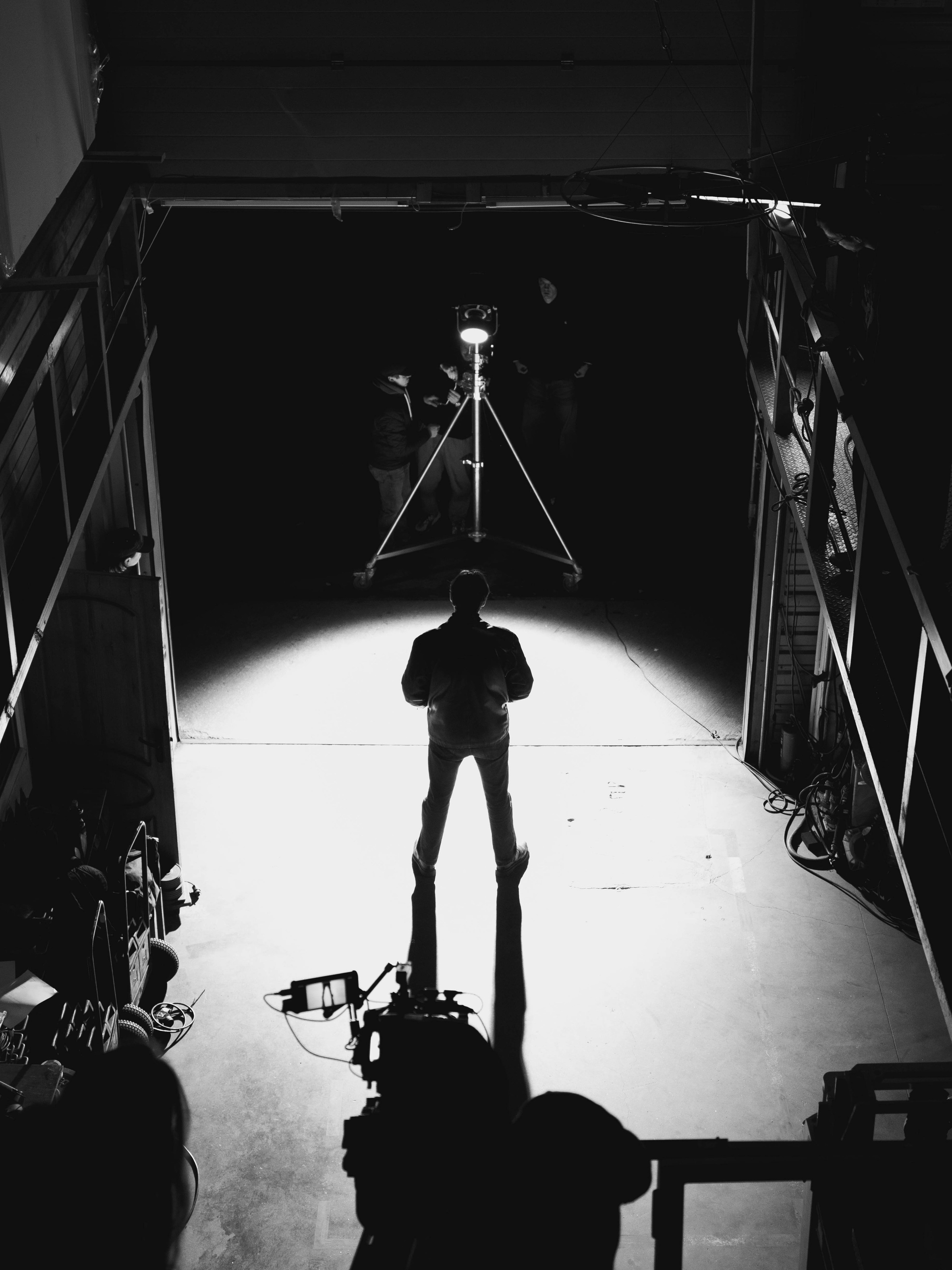 BACKSTAGE. V