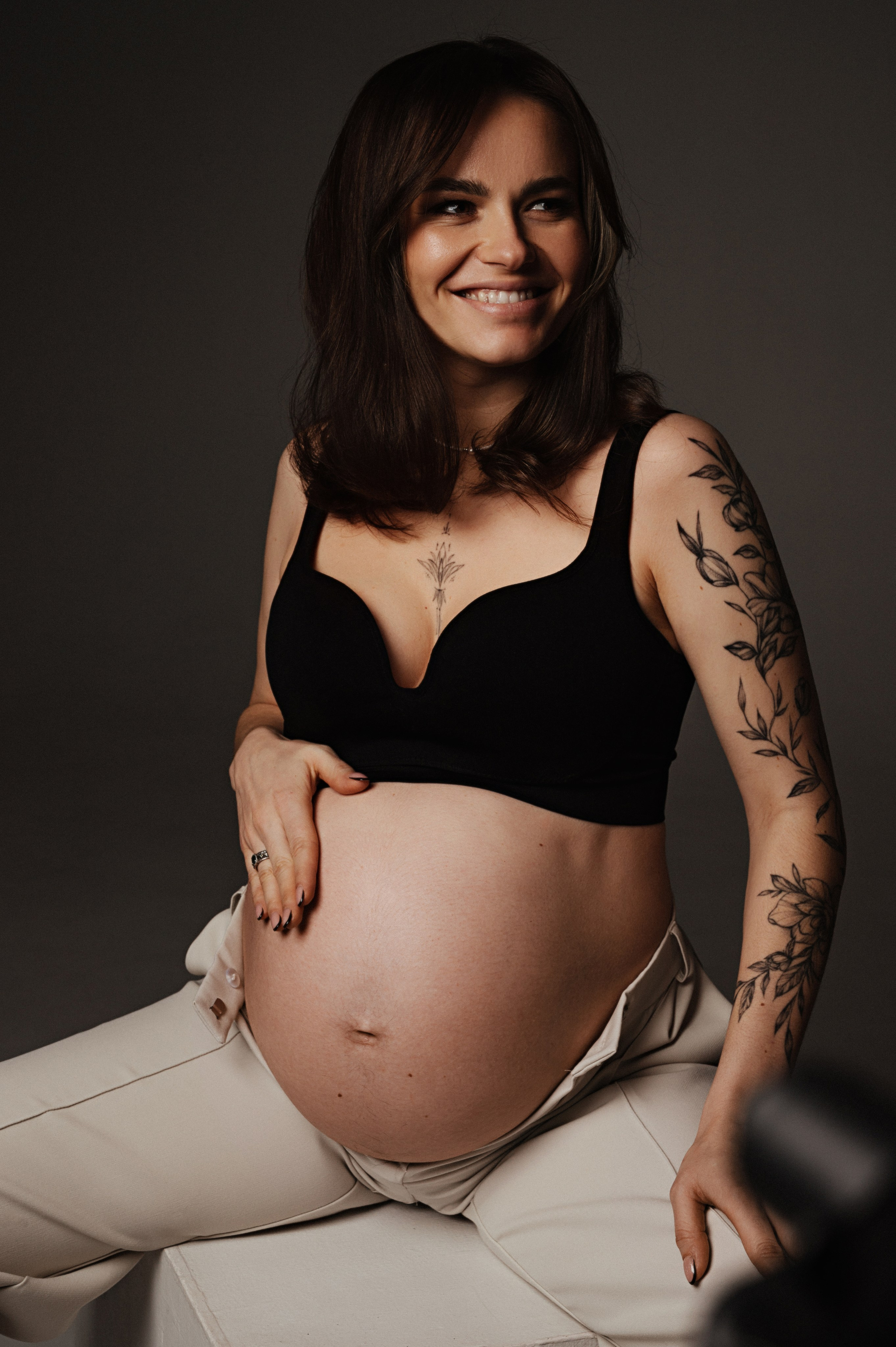 Валерия. Профессиональный фотограф беременности в СПБ. Стильные фотосессии беременности в стиле минимализм и классическая фотография