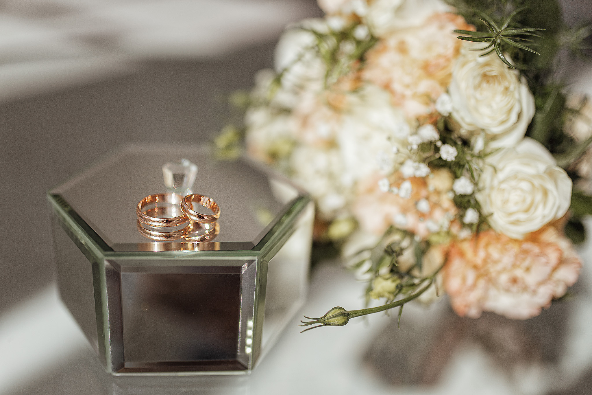 Свадебная фотосессия Дарии и Вадима — фотостудия и прогулка. Семейный и свадебный фотограф в Донецке Елена Гордеева