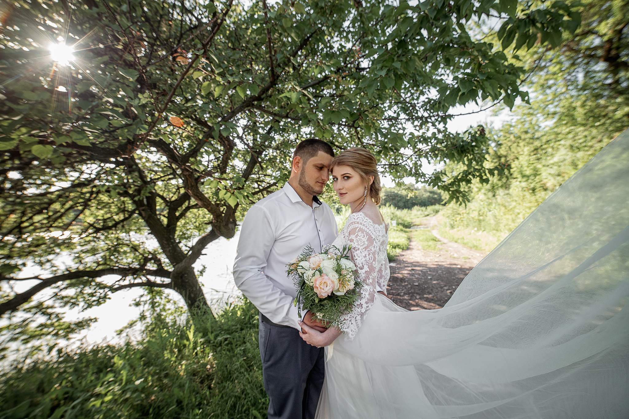 Свадебная фотосессия Дарии и Вадима — фотостудия и прогулка. Семейный и свадебный фотограф в Донецке Елена Гордеева