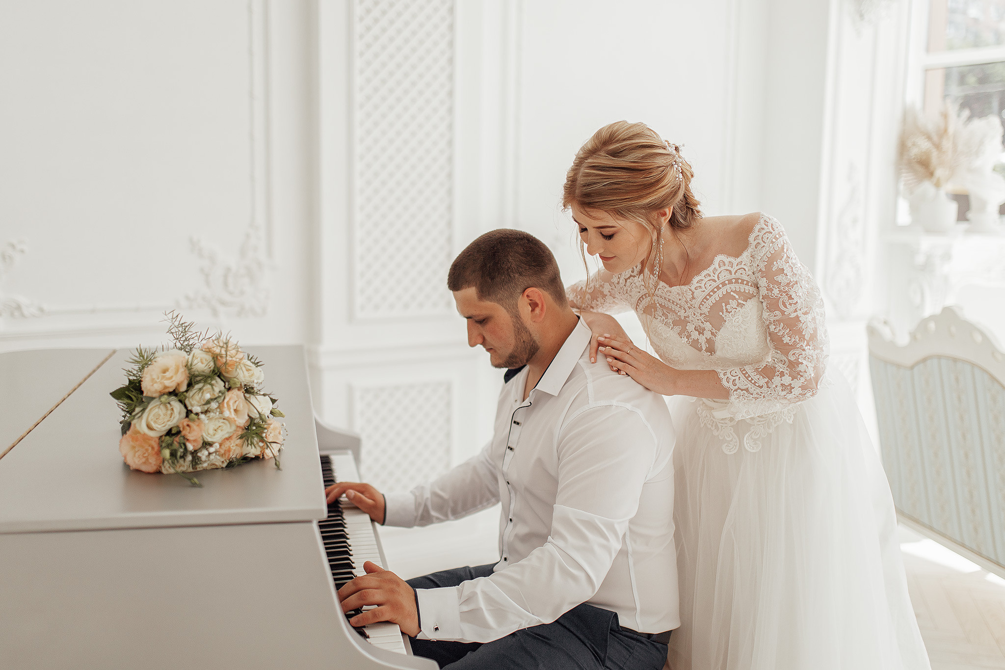 Свадебная фотосессия Дарии и Вадима — фотостудия и прогулка. Семейный и свадебный фотограф в Донецке Елена Гордеева