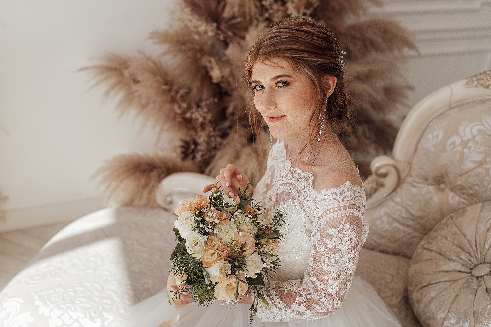 Свадебная фотосессия Дарии и Вадима — фотостудия и прогулка. Семейный и свадебный фотограф в Донецке Елена Гордеева