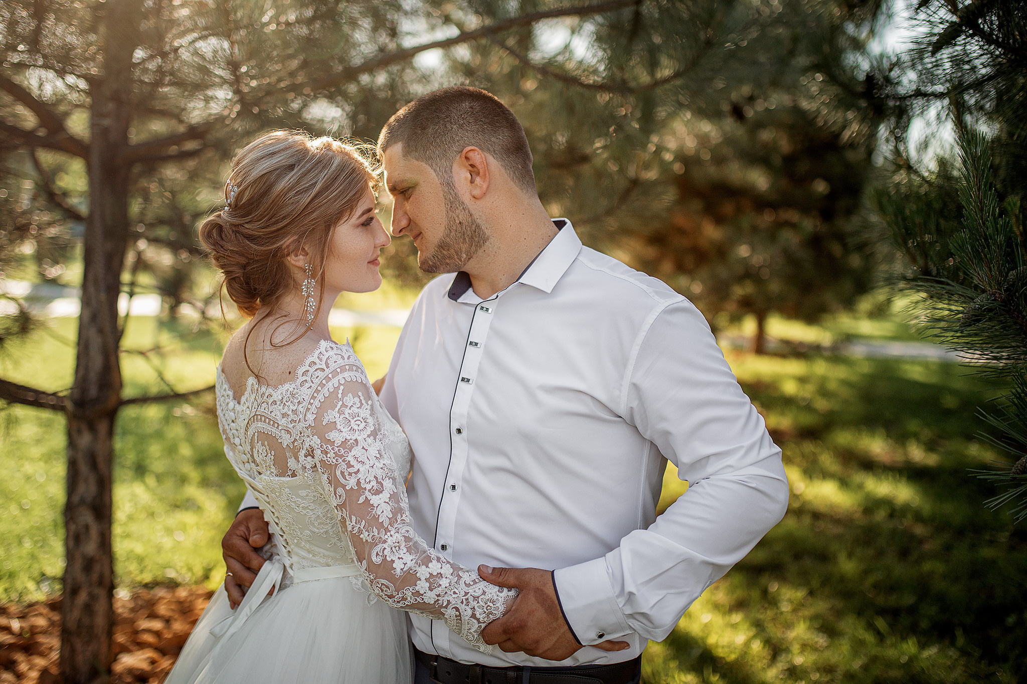 Свадебная фотосессия Дарии и Вадима — фотостудия и прогулка. Семейный и свадебный фотограф в Донецке Елена Гордеева