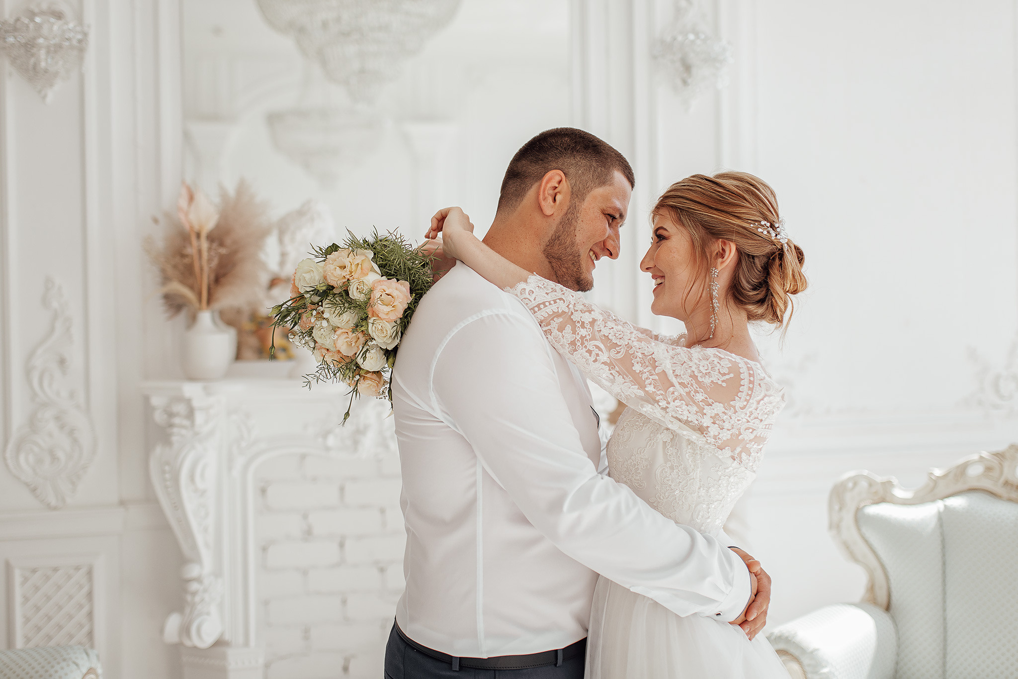 Свадебная фотосессия Дарии и Вадима — фотостудия и прогулка. Семейный и свадебный фотограф в Донецке Елена Гордеева