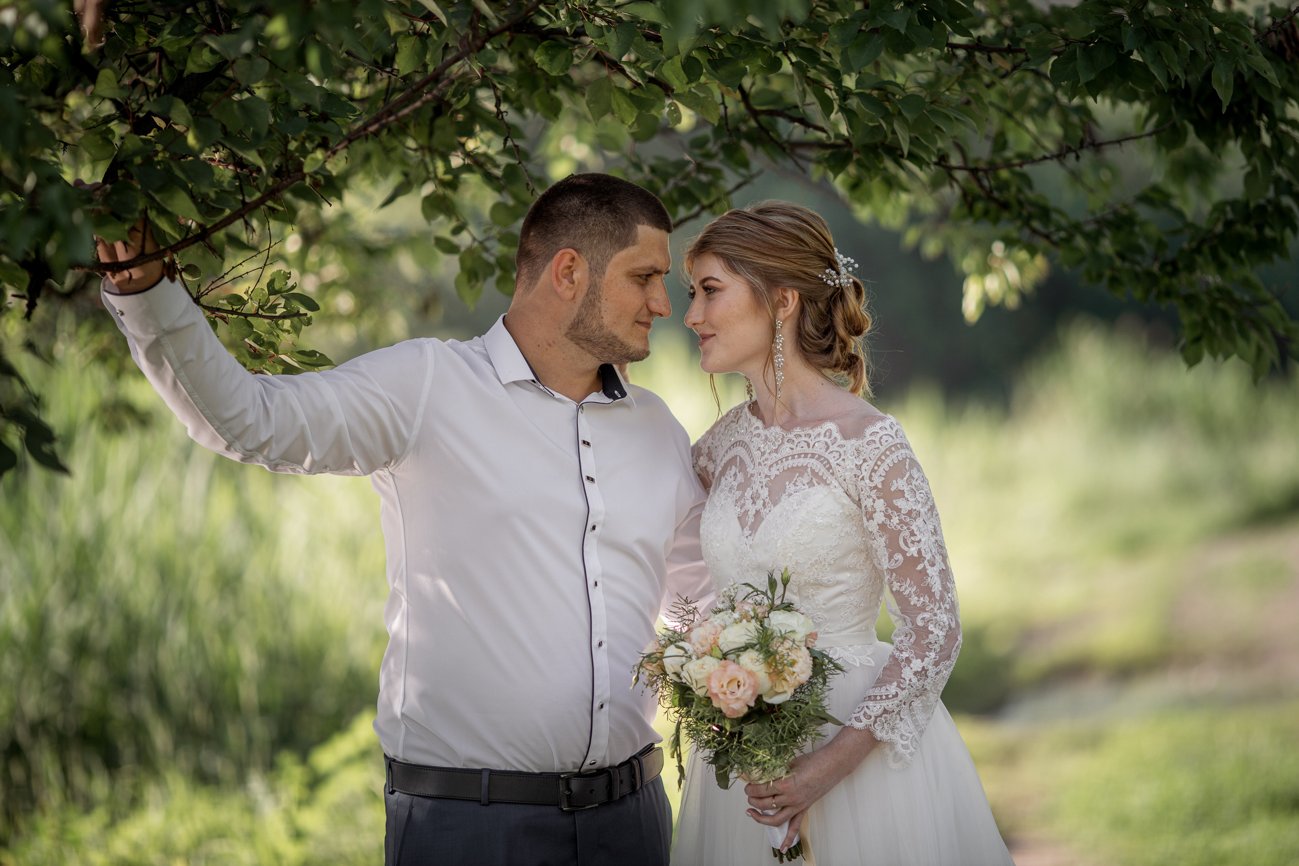 Свадебная фотосессия Дарии и Вадима — фотостудия и прогулка. Семейный и свадебный фотограф в Донецке Елена Гордеева