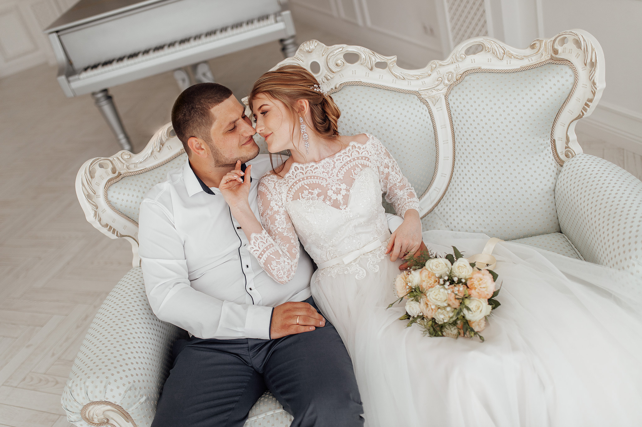 Свадебная фотосессия Дарии и Вадима — фотостудия и прогулка. Семейный и свадебный фотограф в Донецке Елена Гордеева