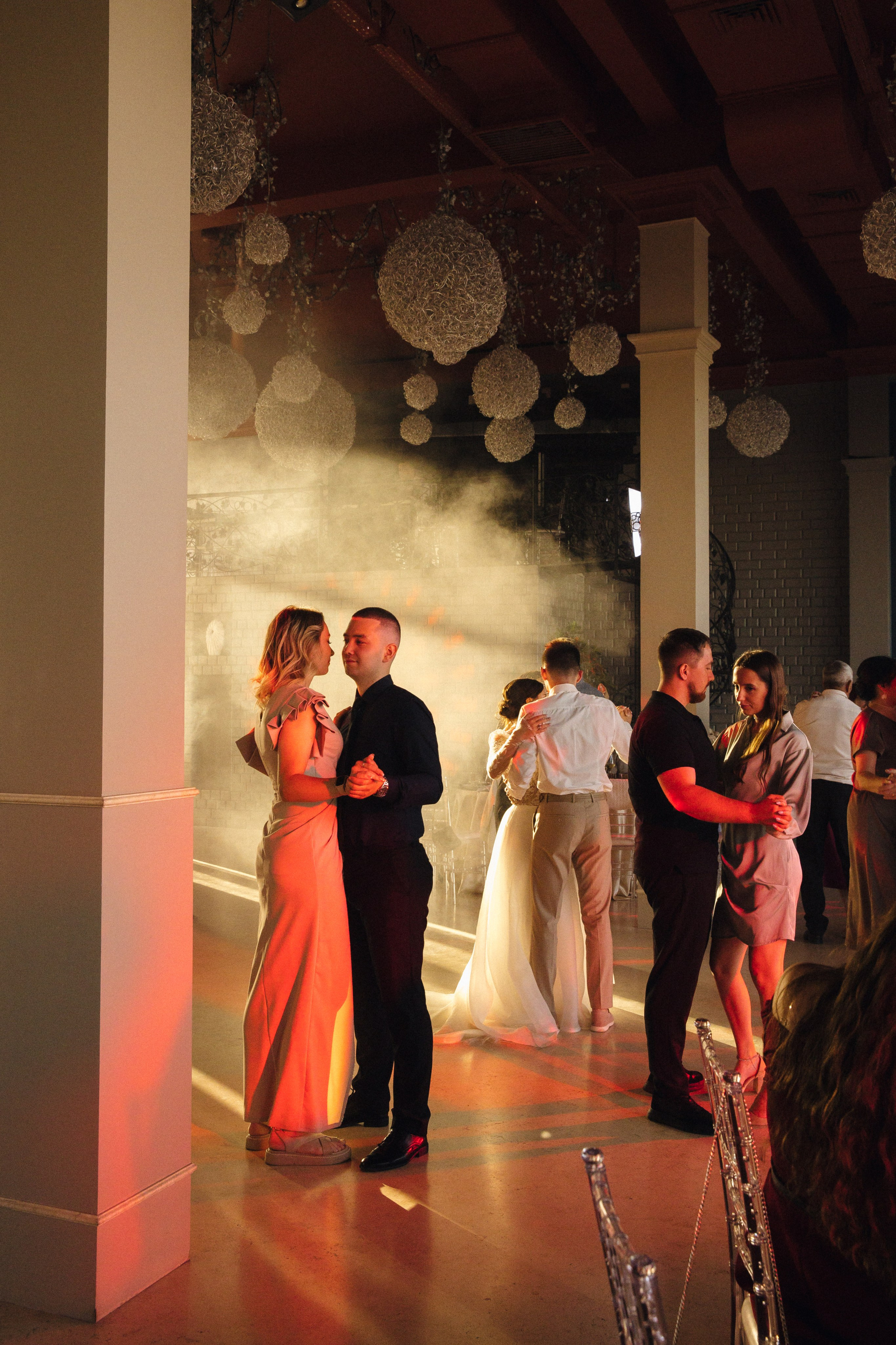 Банкет (Ксения & Никита). Свадебные фотографы в г. Сургут Маркова Наталья и Замахина Елена