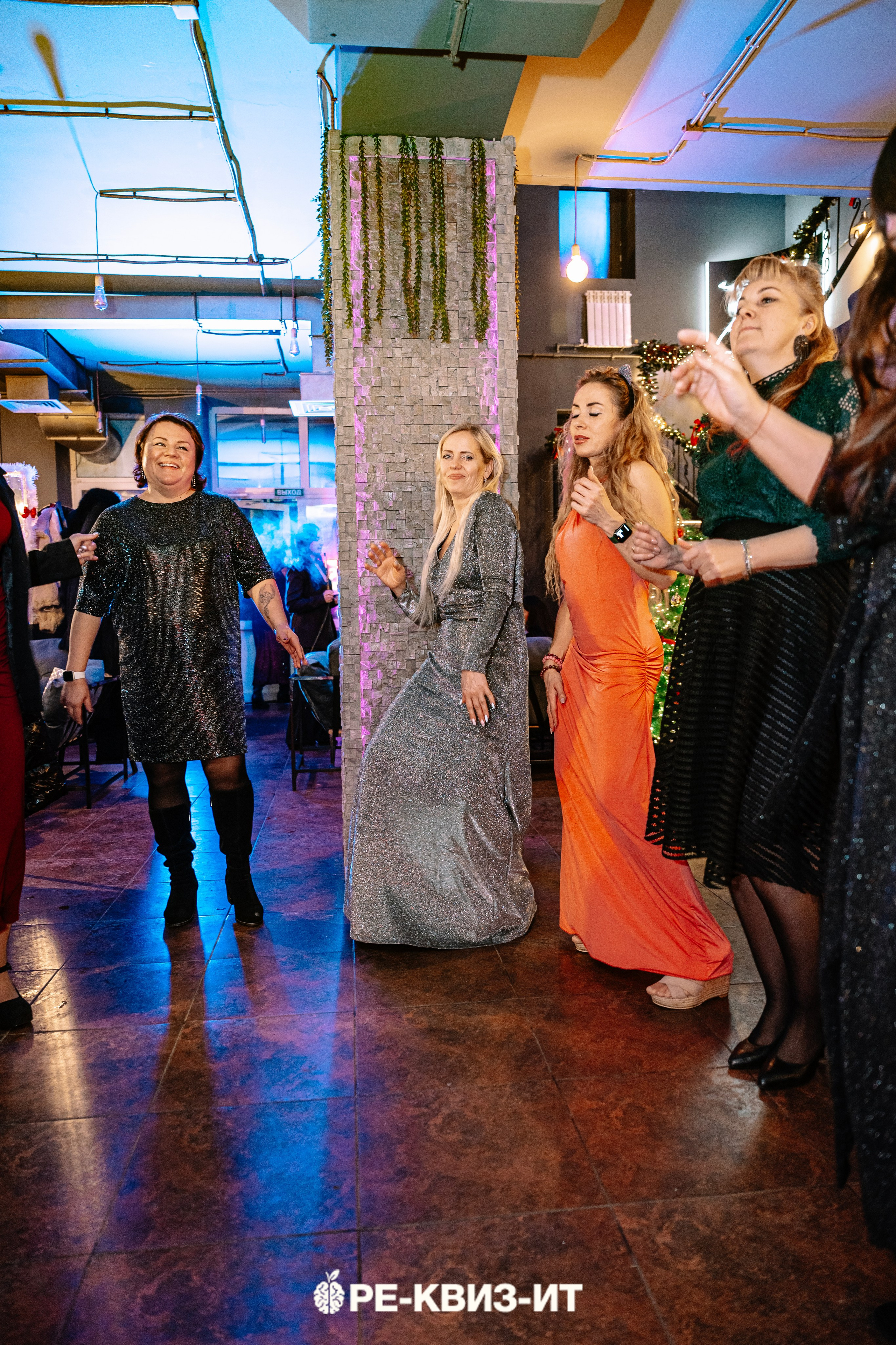 Реквизит — квиз в Зеленодольске и Волжске ZR cafe. Свадебный фотограф в Казани, и Зеленодольске Радик Мухаметов