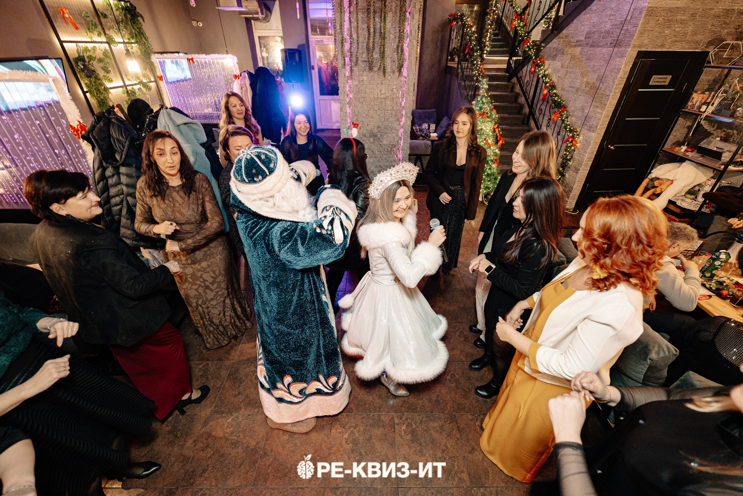 Реквизит — квиз в Зеленодольске и Волжске ZR cafe. Свадебный фотограф в Казани, и Зеленодольске Радик Мухаметов