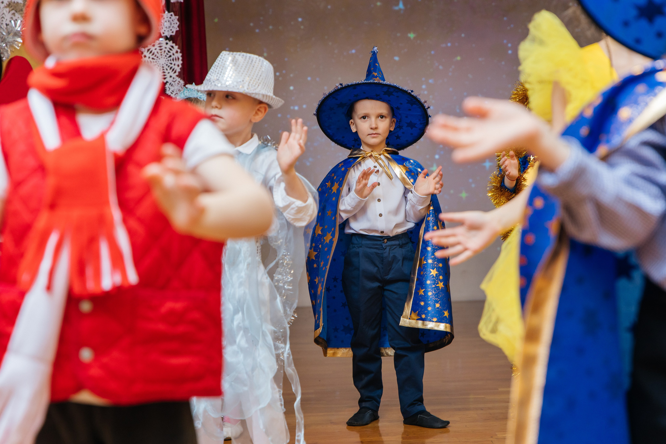 Детский сад № 93 — Утренник (27.12.2024). Свадебный и семейный фотограф Крамар Наталья