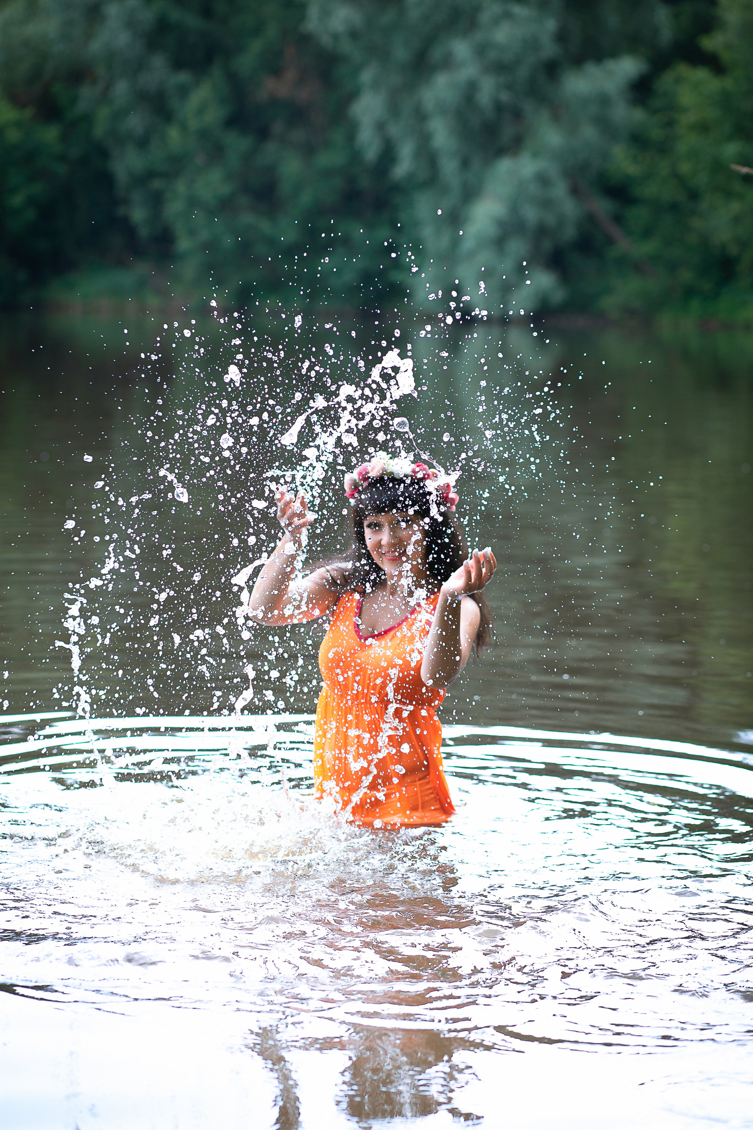 rina_sphoto, фотограф Катерина Сысуева,  Рина Сысуева, женский фотограф Москва,  профессиональный фотограф москва, брызги, девушка в воде брызгает, капли, девушка в озере, ивана купала, фотограф в москве