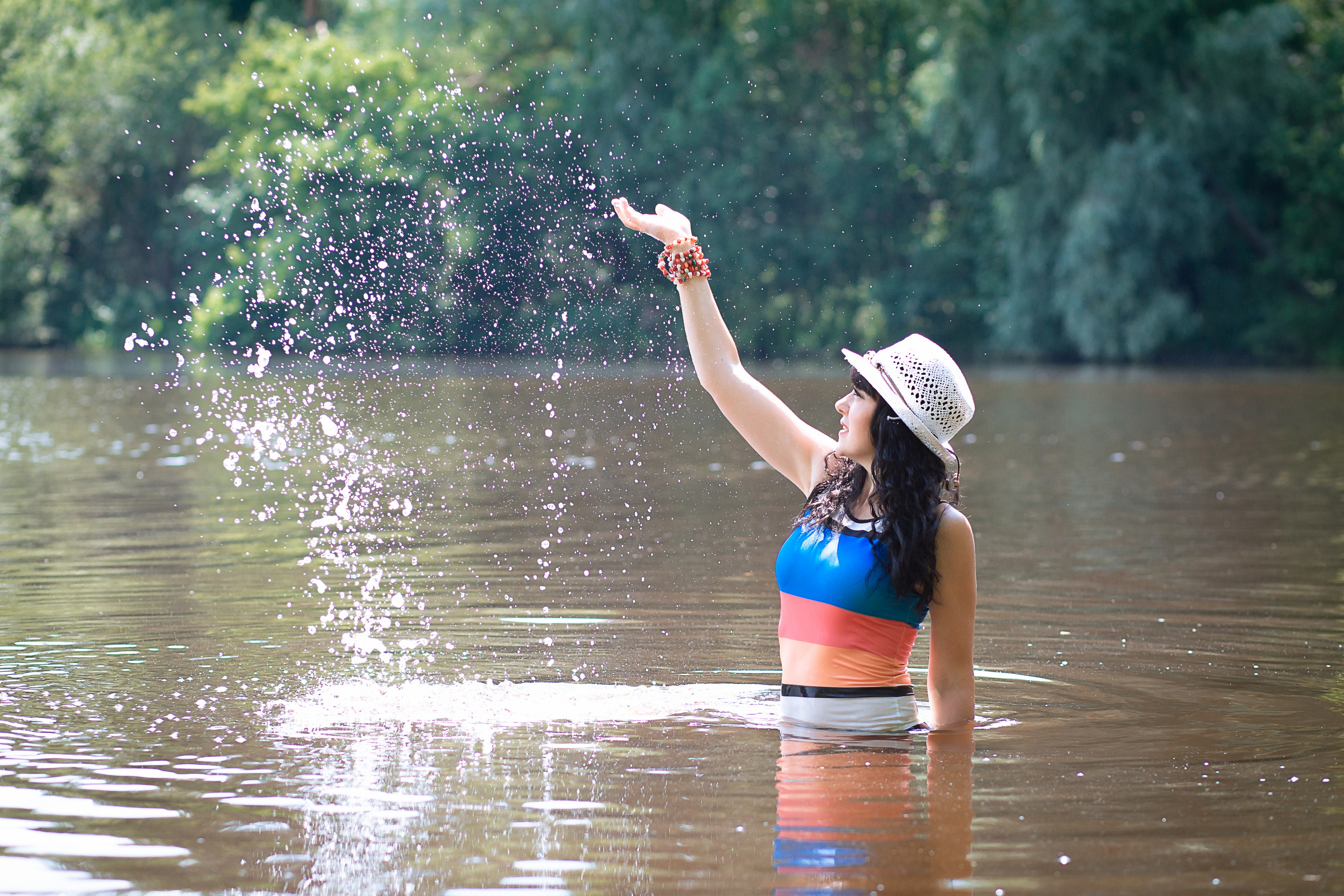 rina_sphoto, фотограф Катерина Сысуева,  Рина Сысуева, женский фотограф Москва,  профессиональный фотограф москва, брызги, девушка в воде брызгает, капли, девушка в озере, ивана купала, фотограф в москве
