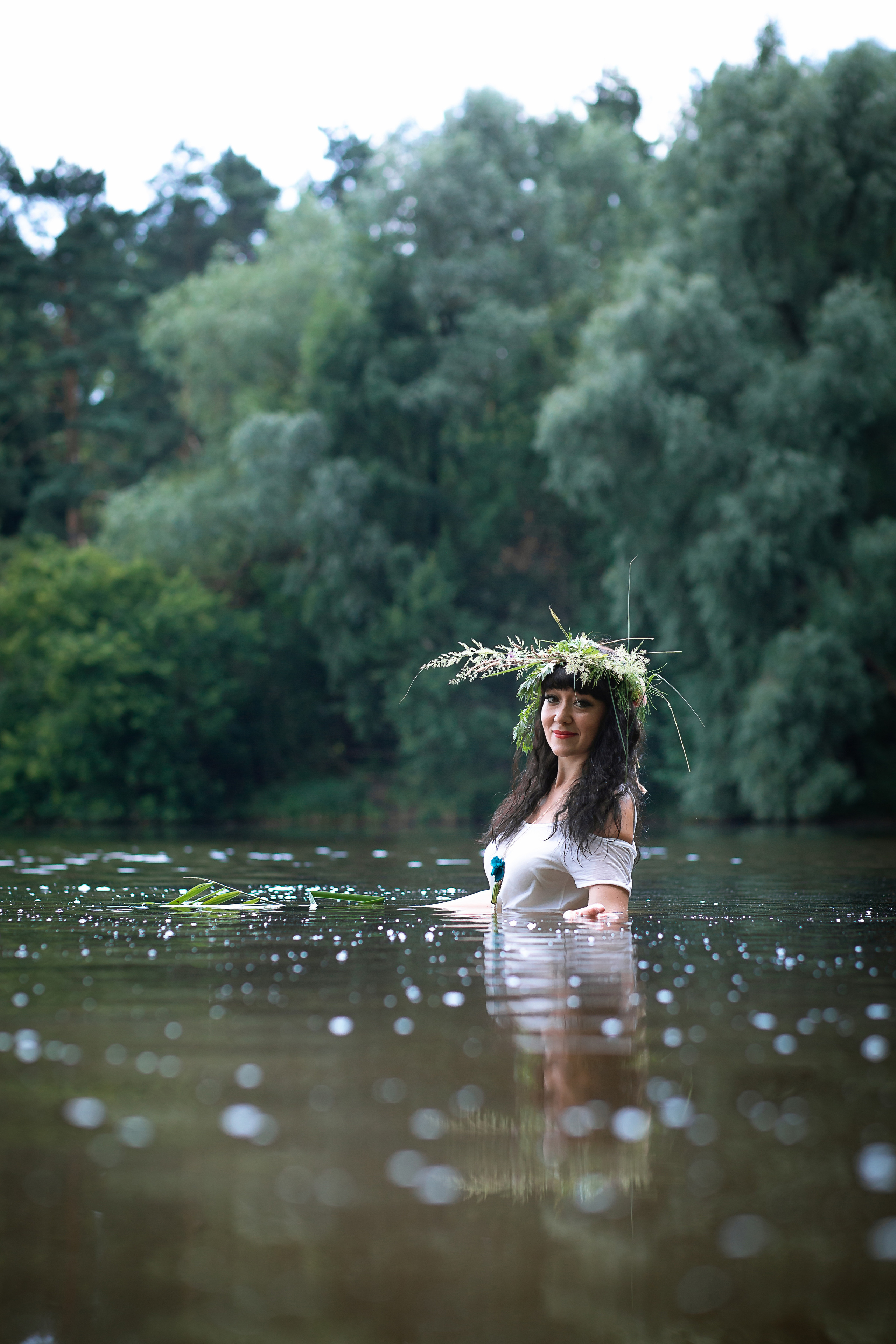 rina_sphoto, фотограф Катерина Сысуева,  Рина Сысуева, женский фотограф Москва,  профессиональный фотограф москва, брызги, девушка в воде брызгает, капли, девушка в озере, ивана купала, фотограф в москве