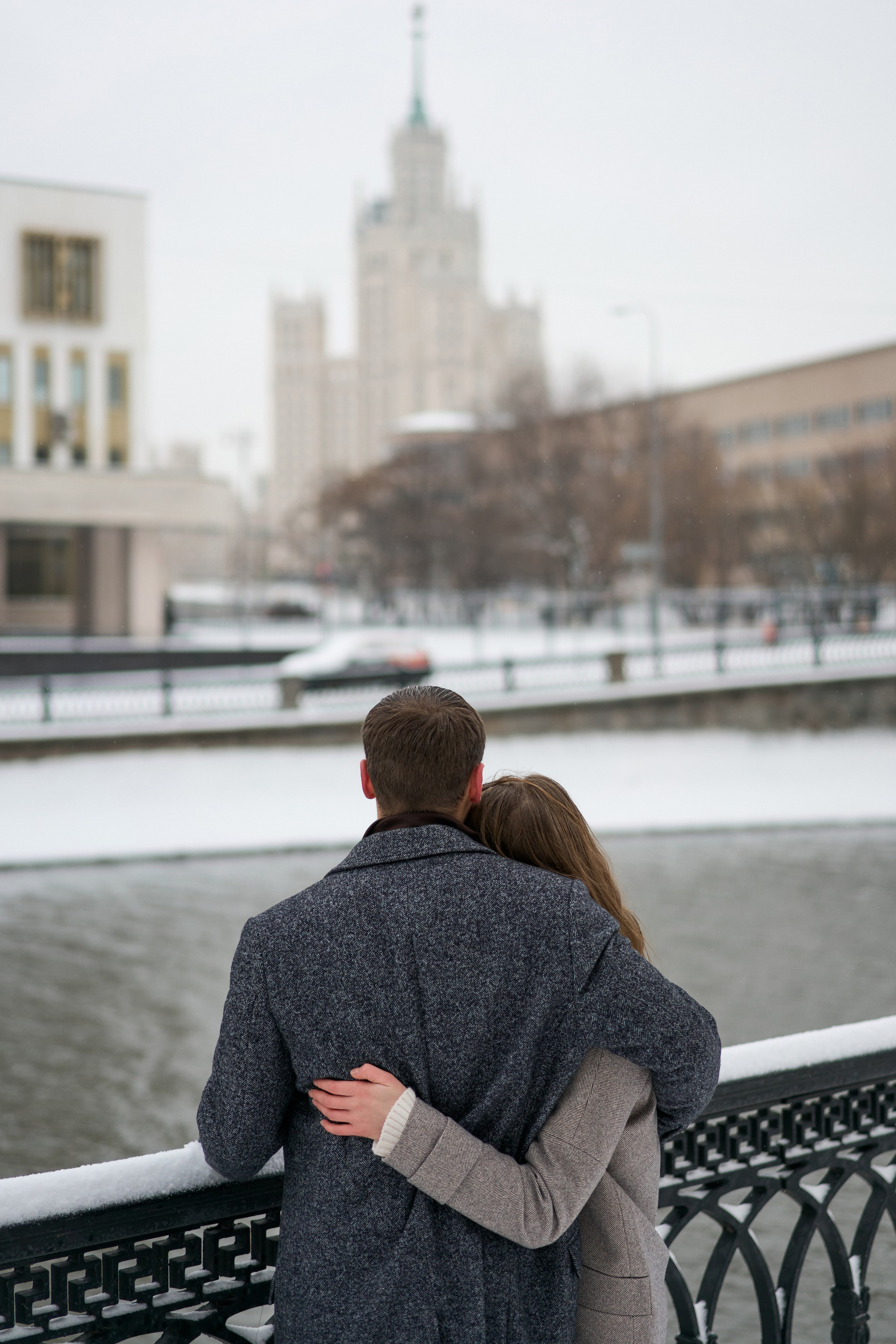 Любовь начинается с поцелуя. Minflo Photographer