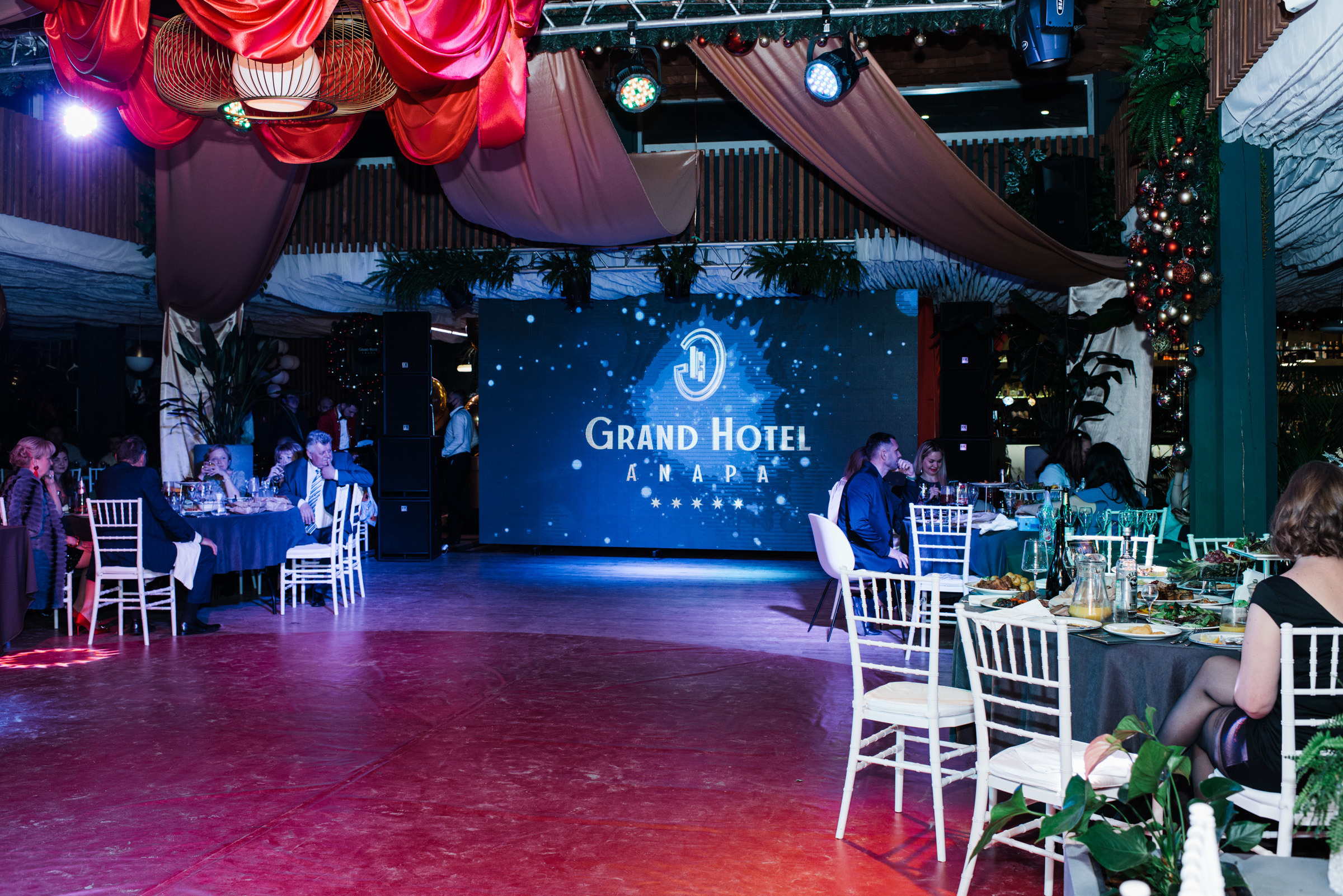 Моёт / Новый год в Гранд Отеле Анапа. Фотограф Алутера Ирина