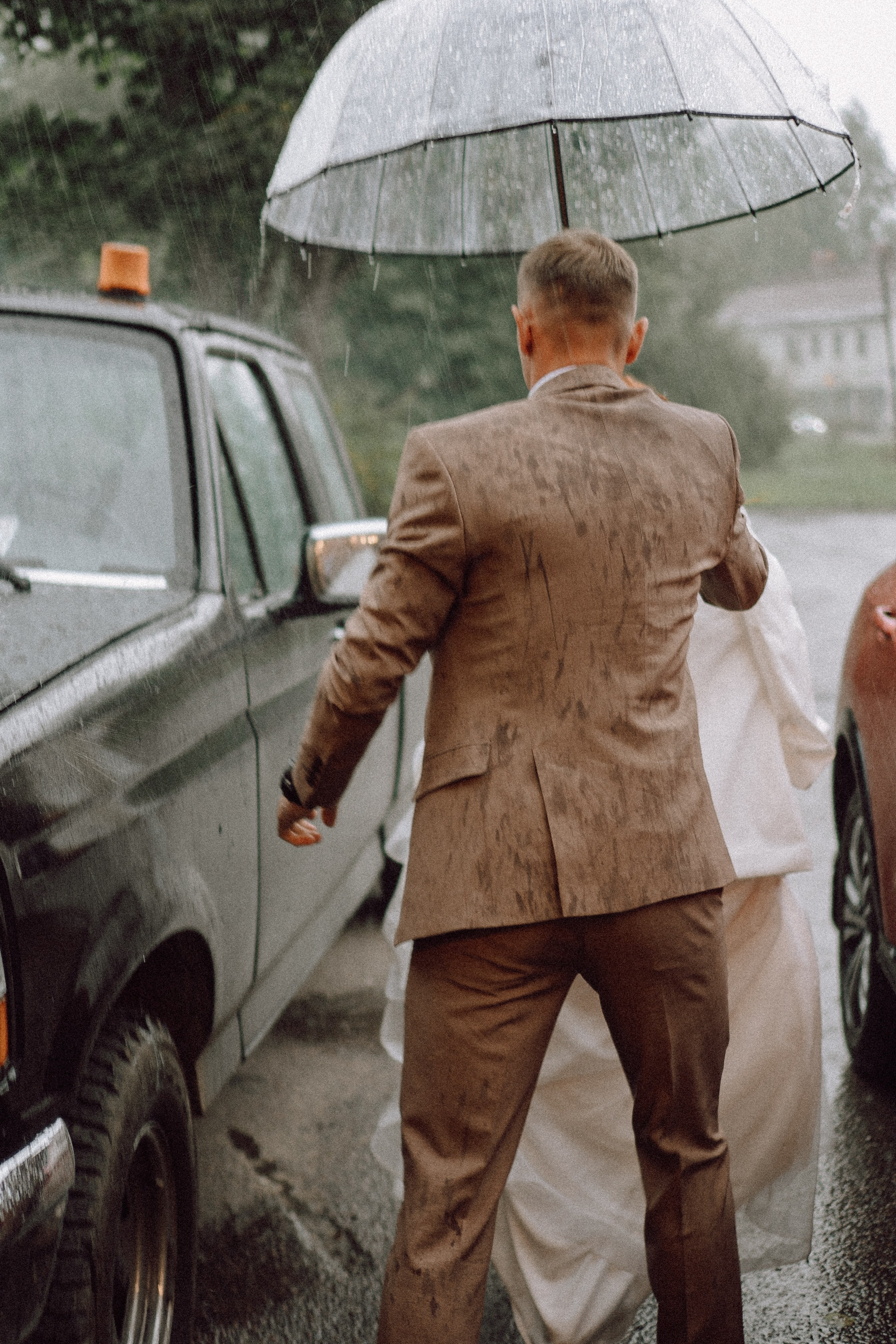 СВАДЕБНАЯ ФОТОСЕССИИЯ ПАРЫ В ГОРОДЕ ПРИОЗЕРСК В СОСНОВОМ ЛЕСУ И С ПИКАПОМ. Профессиональный фотограф, Санкт-Петербург — Виктория Богомолова