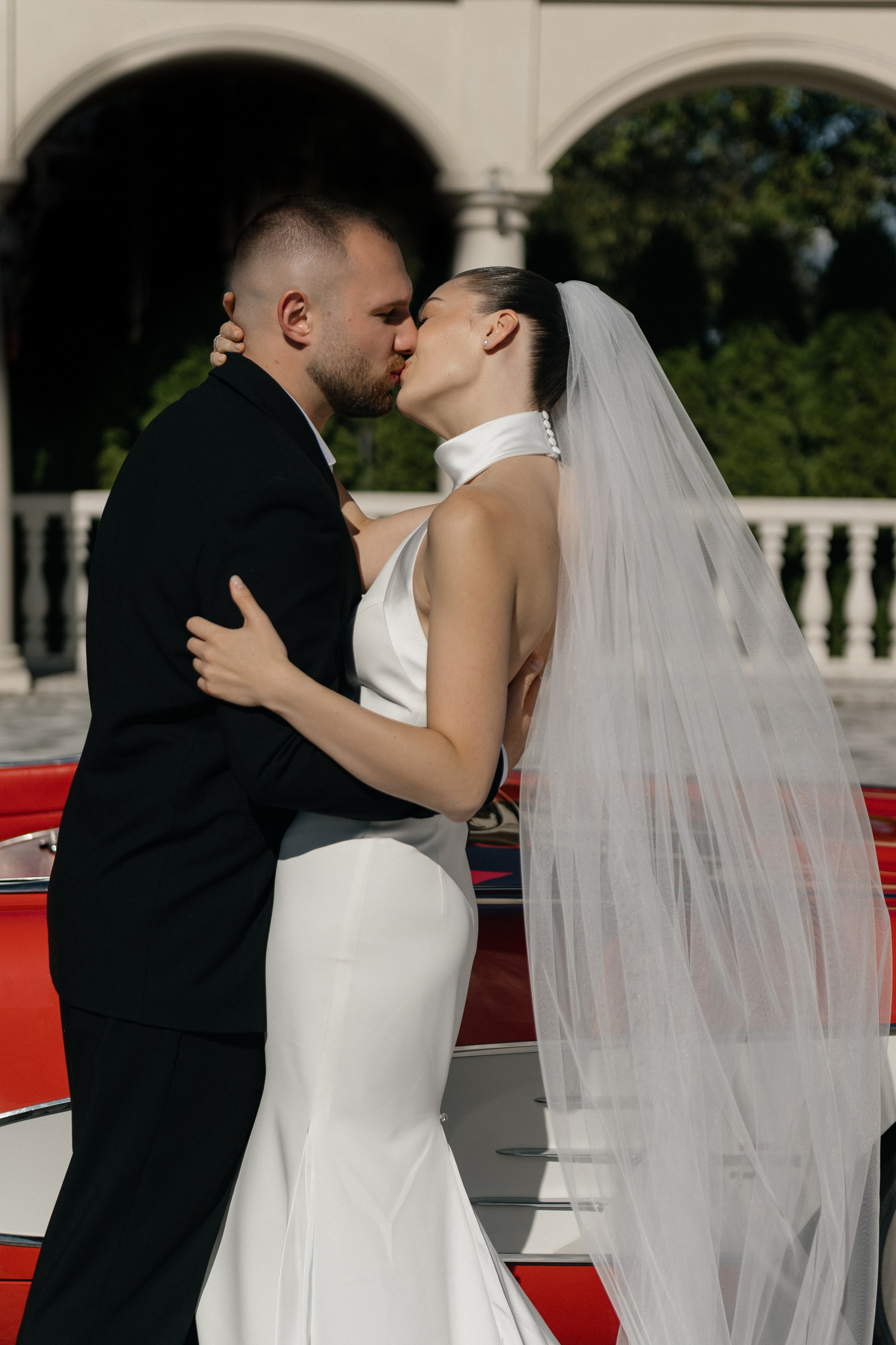 Wedding day in VERSAL PARK. Wedding PHOTOGRAPHER Andrew Vnukov