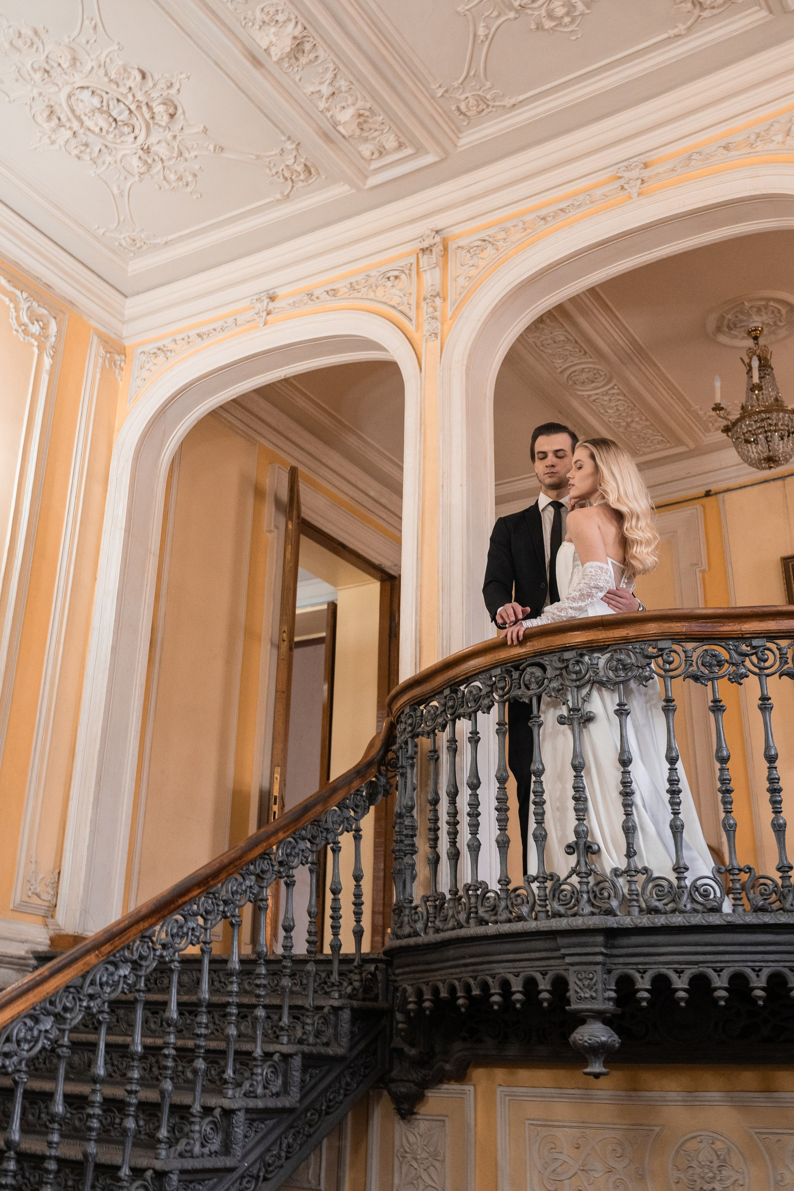 Свадебная фотосессия в Пушкинской библиотеке. Свадебный фотограф в Москве Анна Полушина