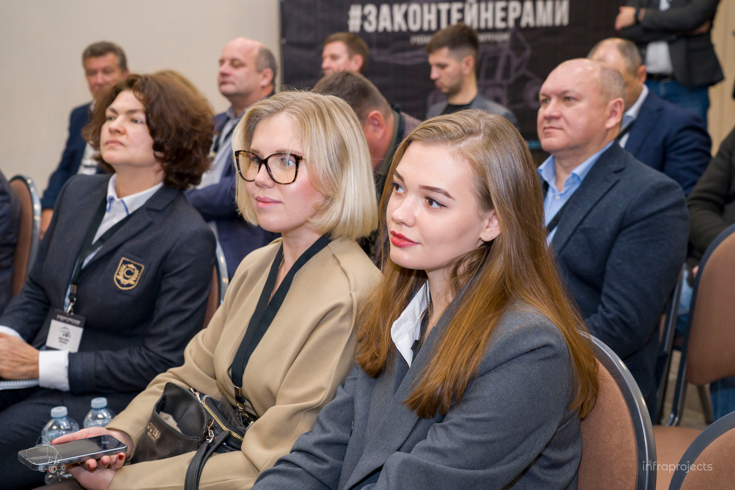 За контейнерами репортаж. Фотограф в Санкт-Петербурге. Репортажная и все съёмки для бизнеса