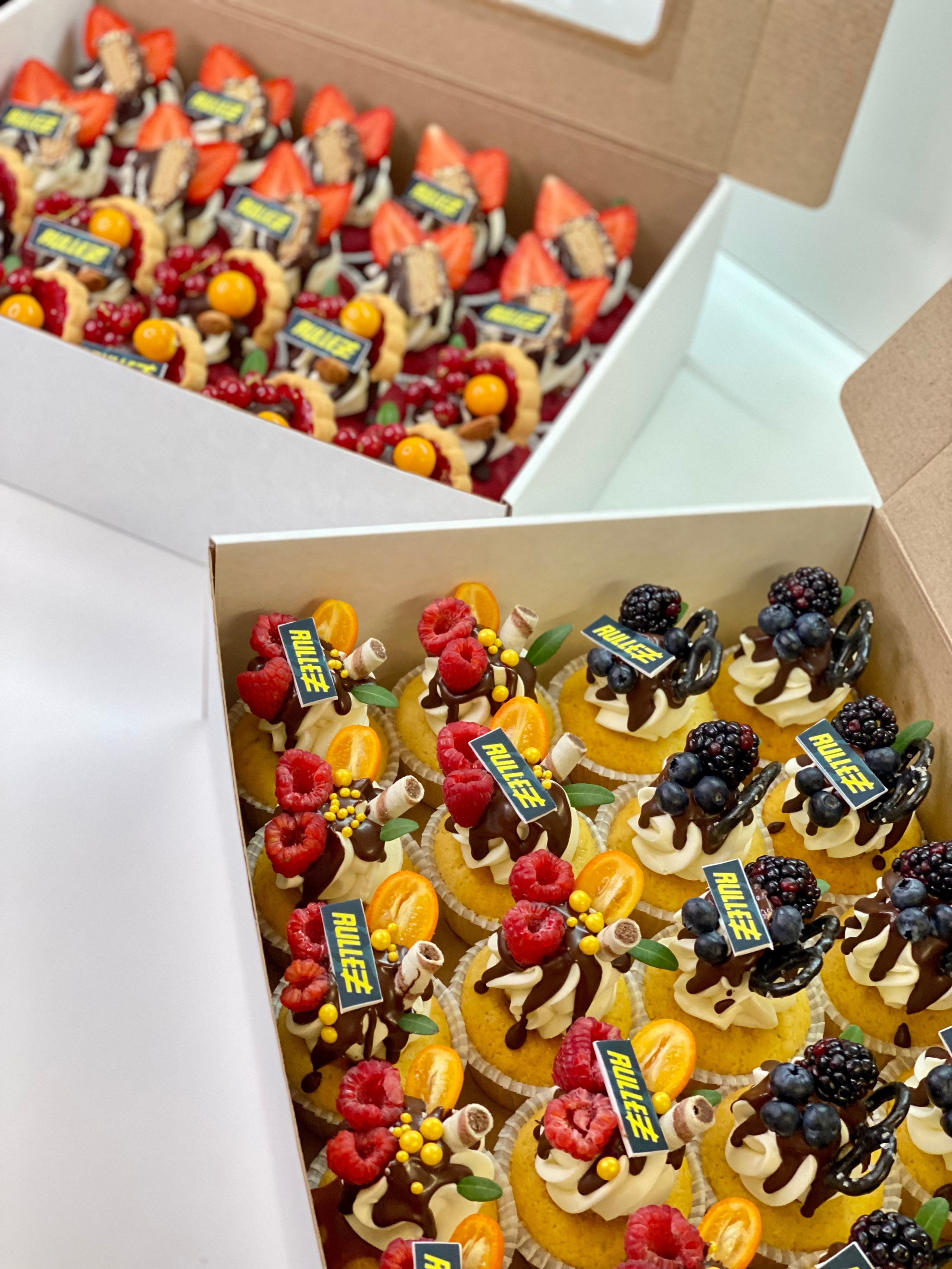 Капкейки фуршетные с логотипом. Katyasugarsugar капкейки, зефир, торты Москва