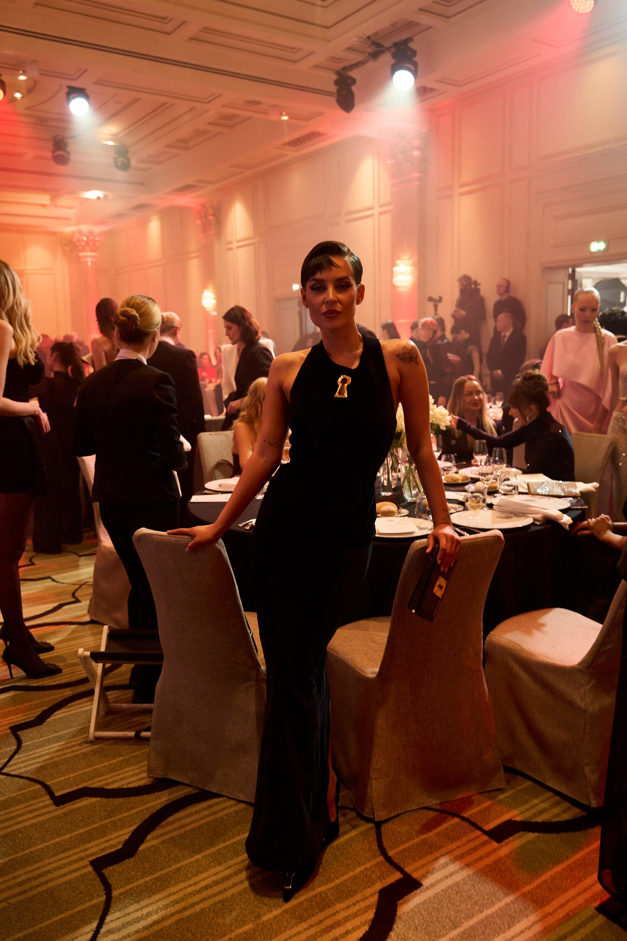 Светская хроника. Антон Чигляков -   профессиональный фотограф