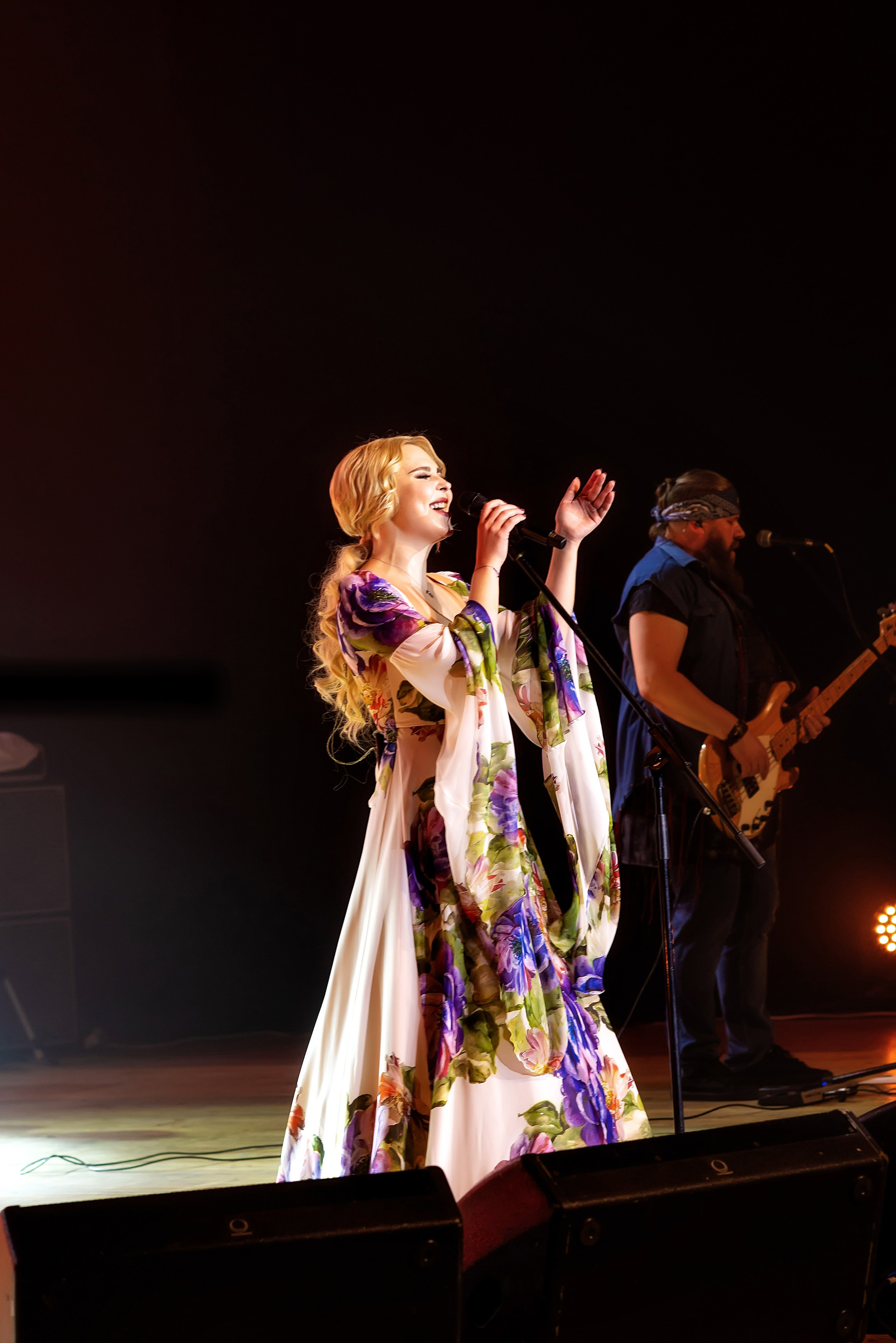 Концерт Пелагеи. Школьный, фэшн фотограф в Тюмени и в России Ирина Королева