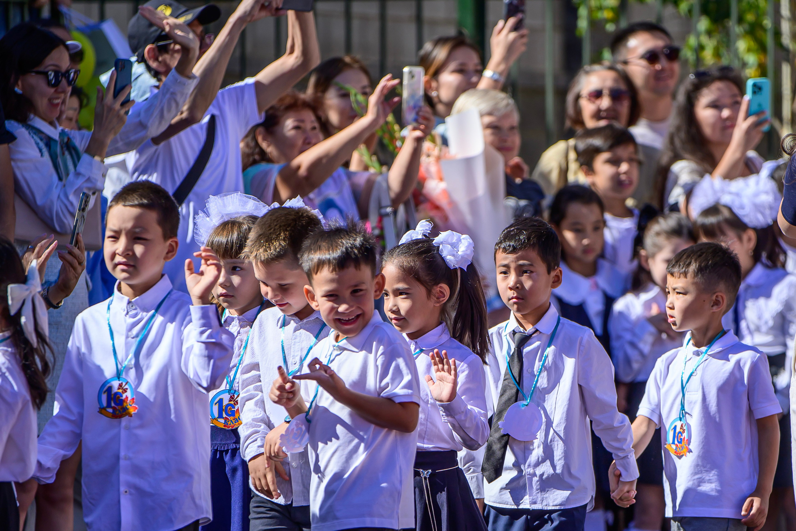 Фотосъемка мероприятия  1 Сентября в Abay International Shool. Фотограф в Алматы Егор Поленов