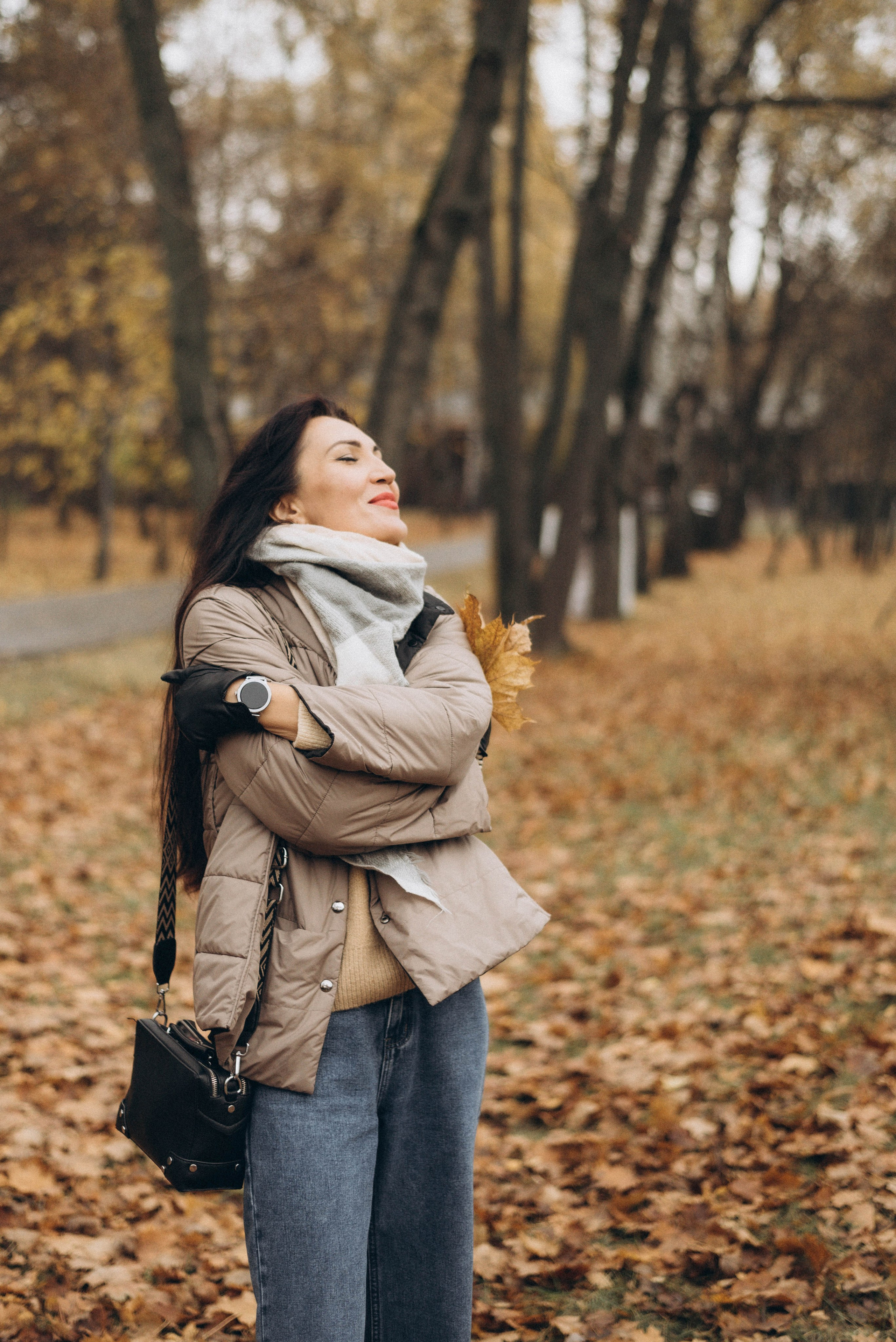 Прогулочная фотоссесия для девушки в парке. Семейный фотограф в Железнодорожном Масаева Елена