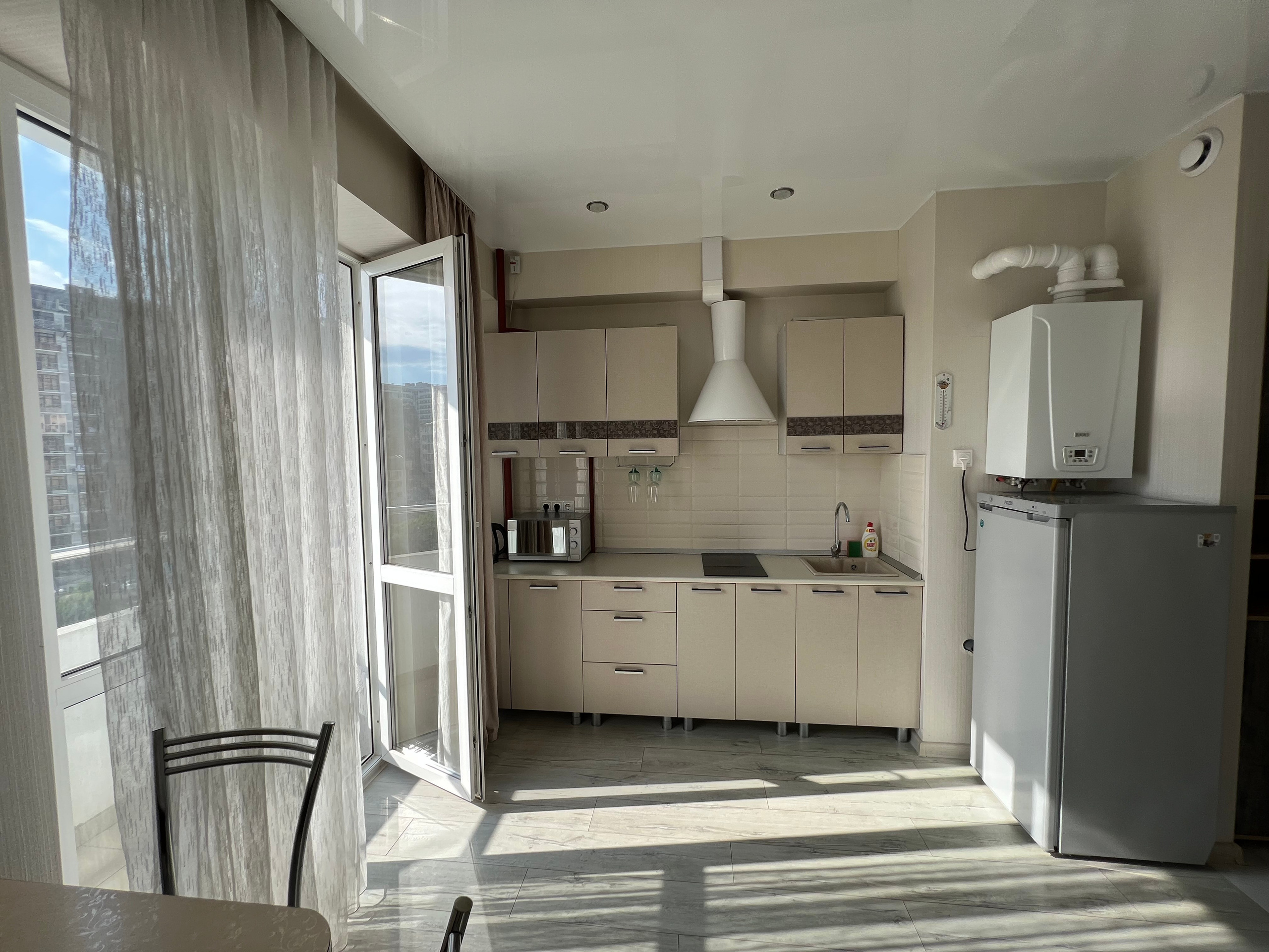 Уютная, светлая квартира в центральном районе Сочи рядом с морем!. Квартиры посуточно, длительно в Сочи, LARA APART GROUP