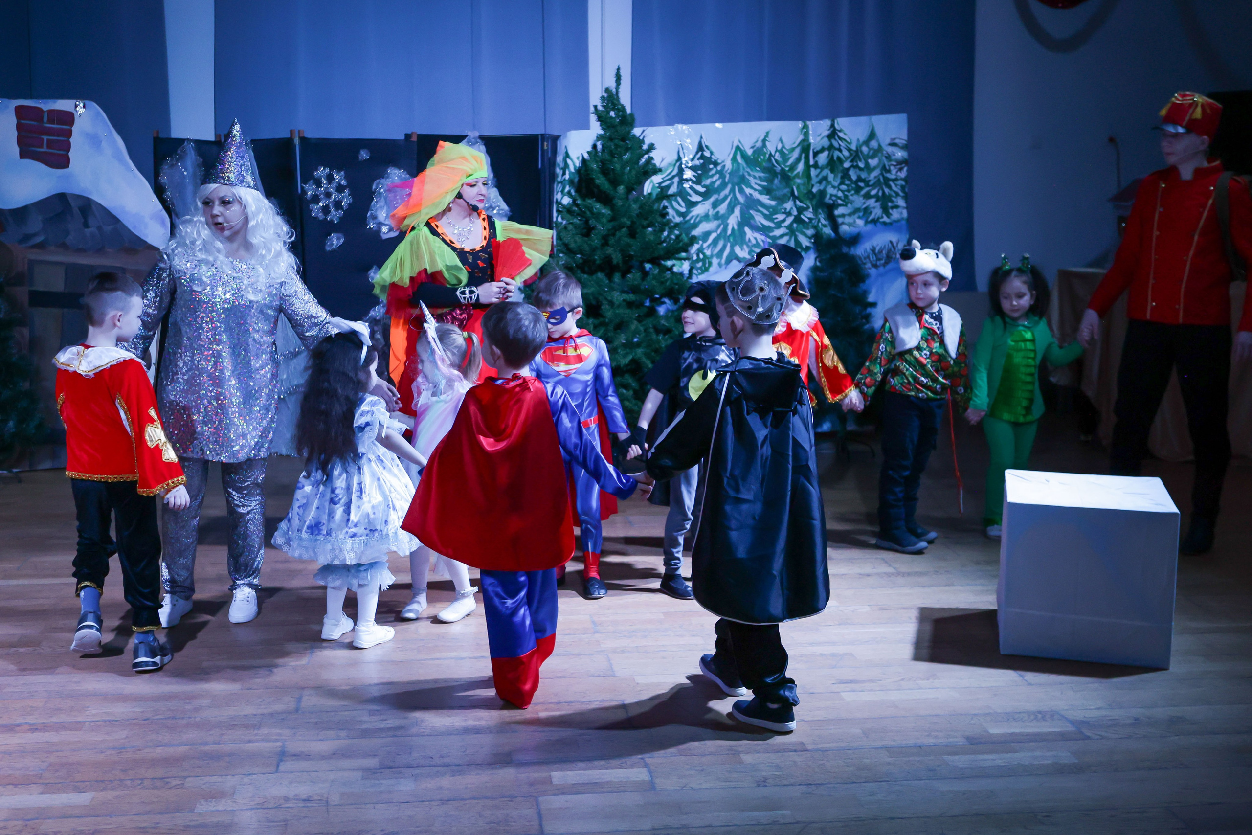 Новогодняя скачзка центр детского творчесва Подольск. Выпускные альбомы и школьный фотограф в Подольске, Троицке, Щербинке, Москве и Московской области