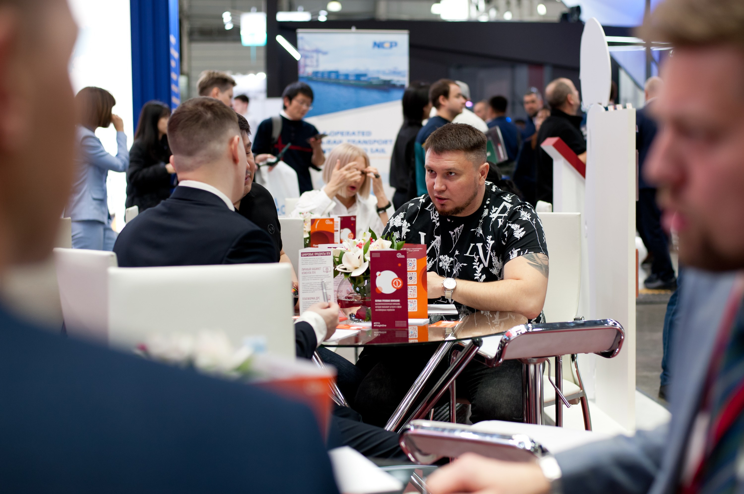 Работа выставочного стенда ПГК. Репортажный фотограф и видеограф Слава Думчев. Тимбилдинги, отчетники, корпоративы