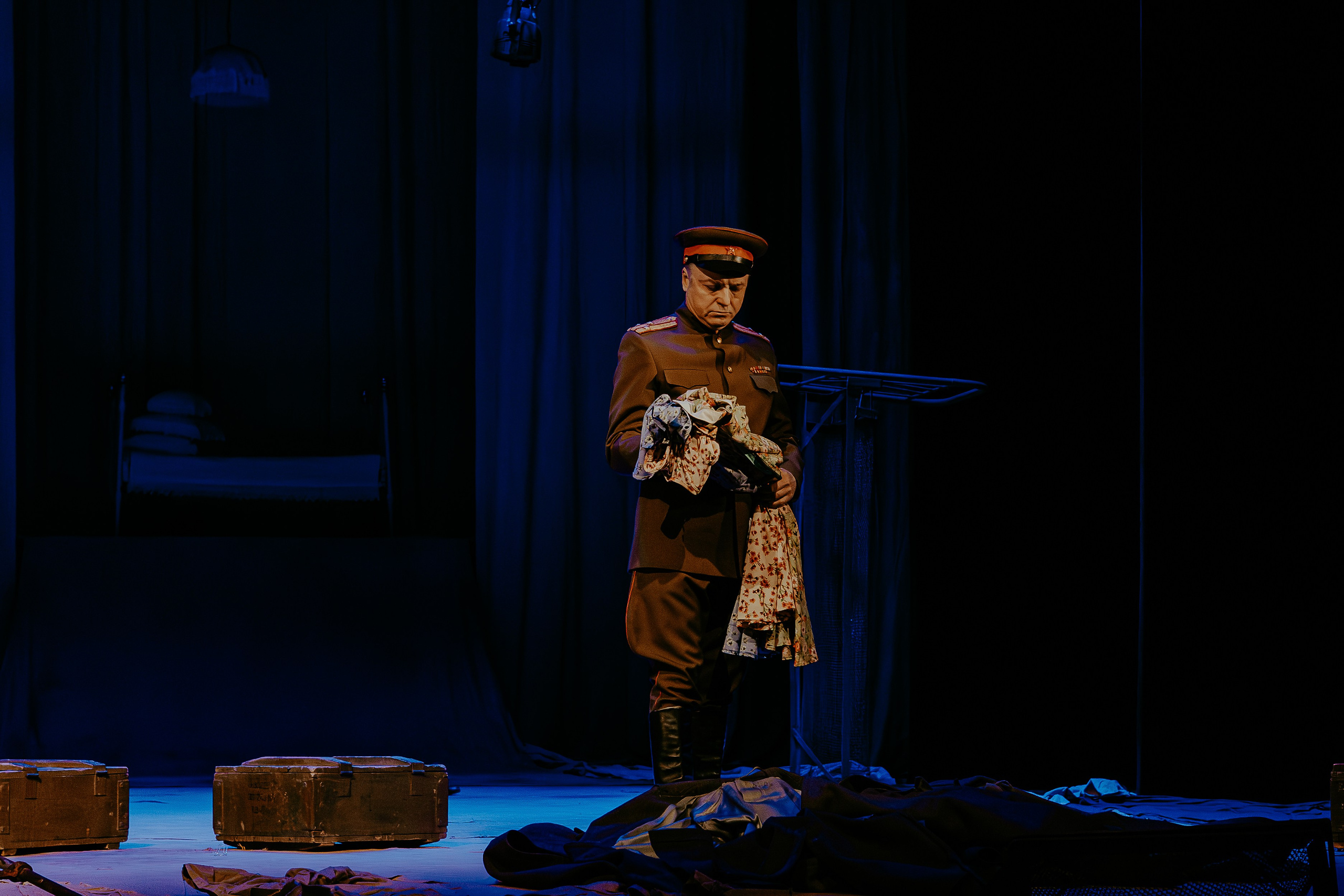 Театр Юного Зрителя " Не покидай меня». Фотограф Марк Файзулин