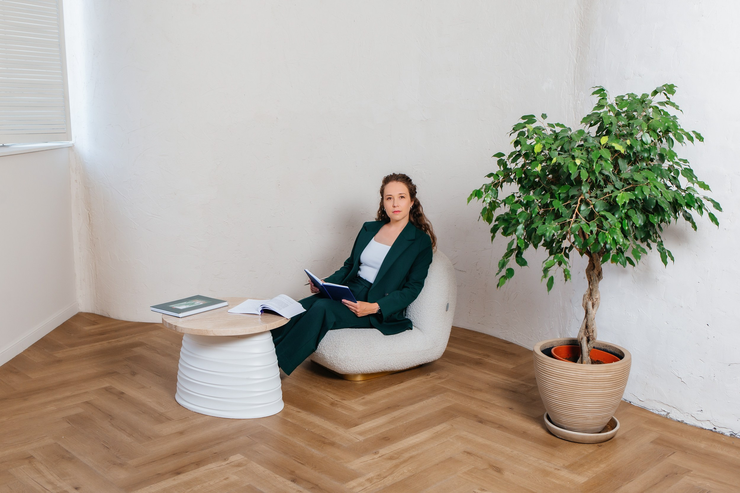 Деловая фотосессия в студии для контента. Фотограф Сочи Адлер. Солькаева Анастасия