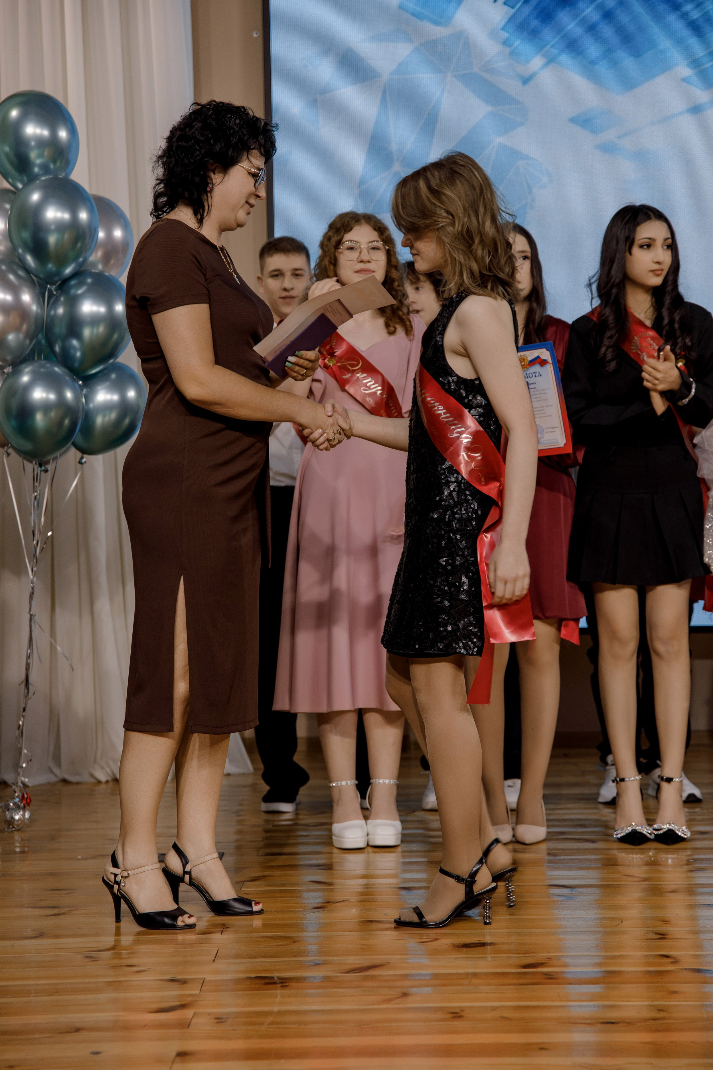 Выпускной школа 107 г Краснодар. Выпускные альбомы в Краснодарском крае