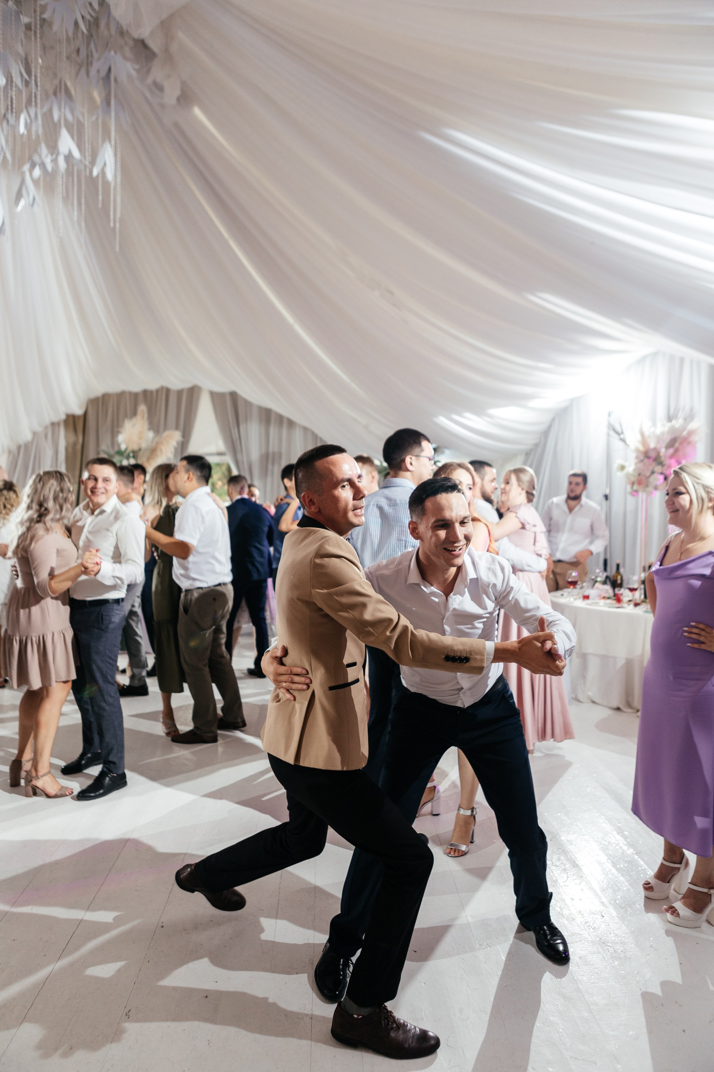 Свадебный фотограф Уфа — Руслан ГабдлисламовЖивые эмоции, красивые кадры, воспоминания на всю жизнь.Работаю по всей Республике Башкортоста. Свадебный фотограф Уфа Руслан Габдлисламов