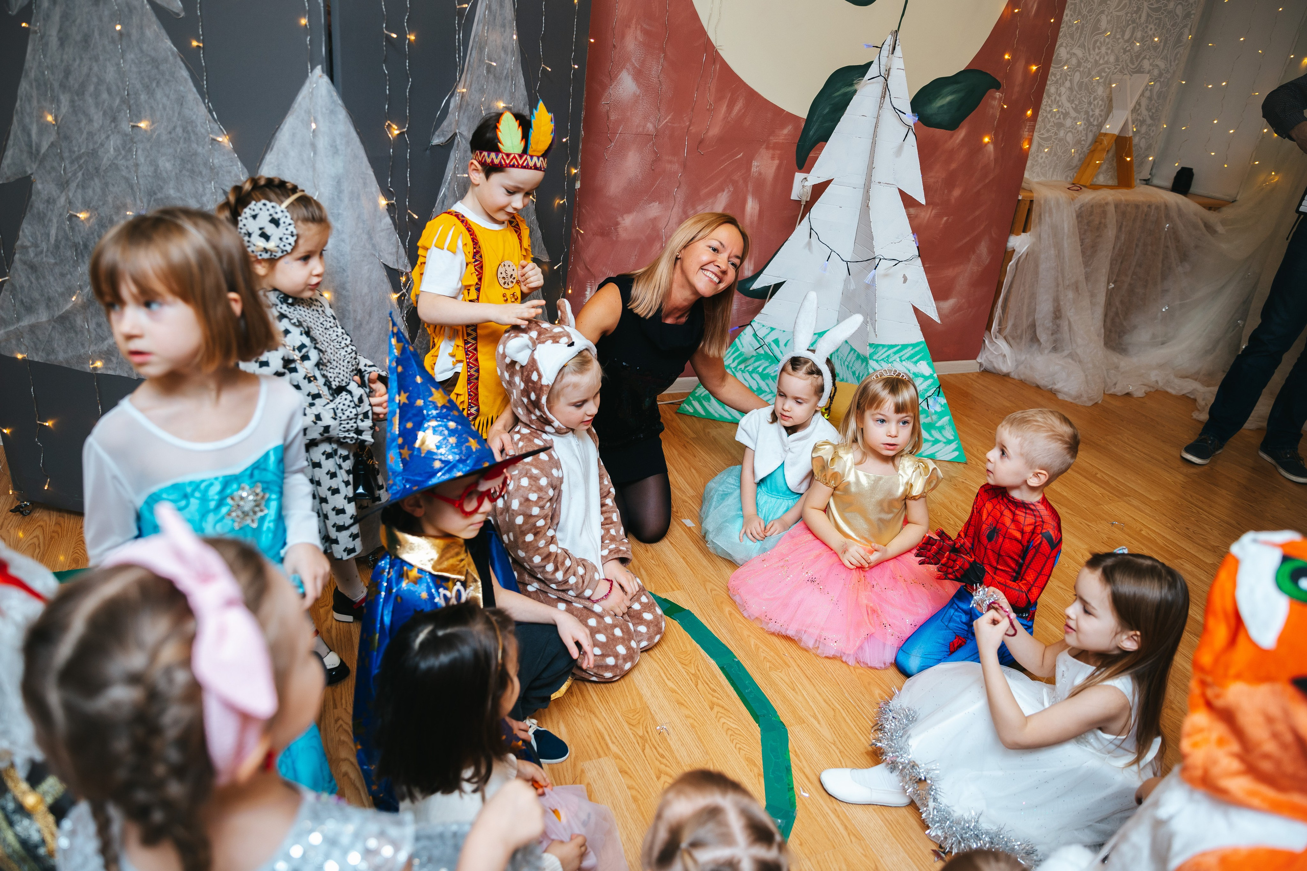 Новогодний утренник в Монтессори-садике. Семейный lifestyle фотограф в Санкт-Петербурге Людмила Пахомова