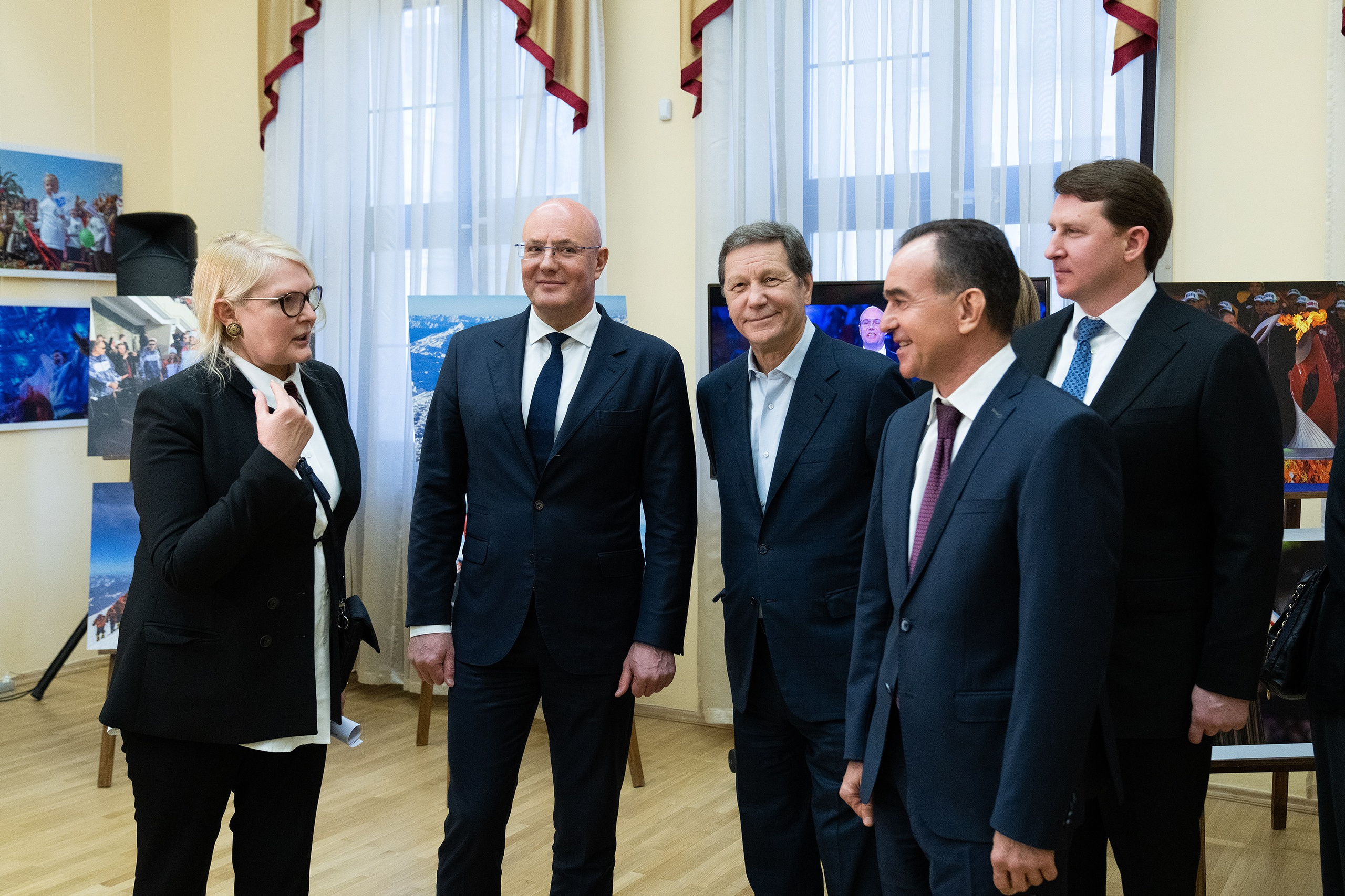 Репортажный фотограф в Сочи — профессиональная съёмка событий и мероприятий. Профессиональная фотосъемка в Сочи: репортаж, предметная, ювелирная фотосъемка, недвижимость, фуд-фотография. Фотограф Александр Афанасьев