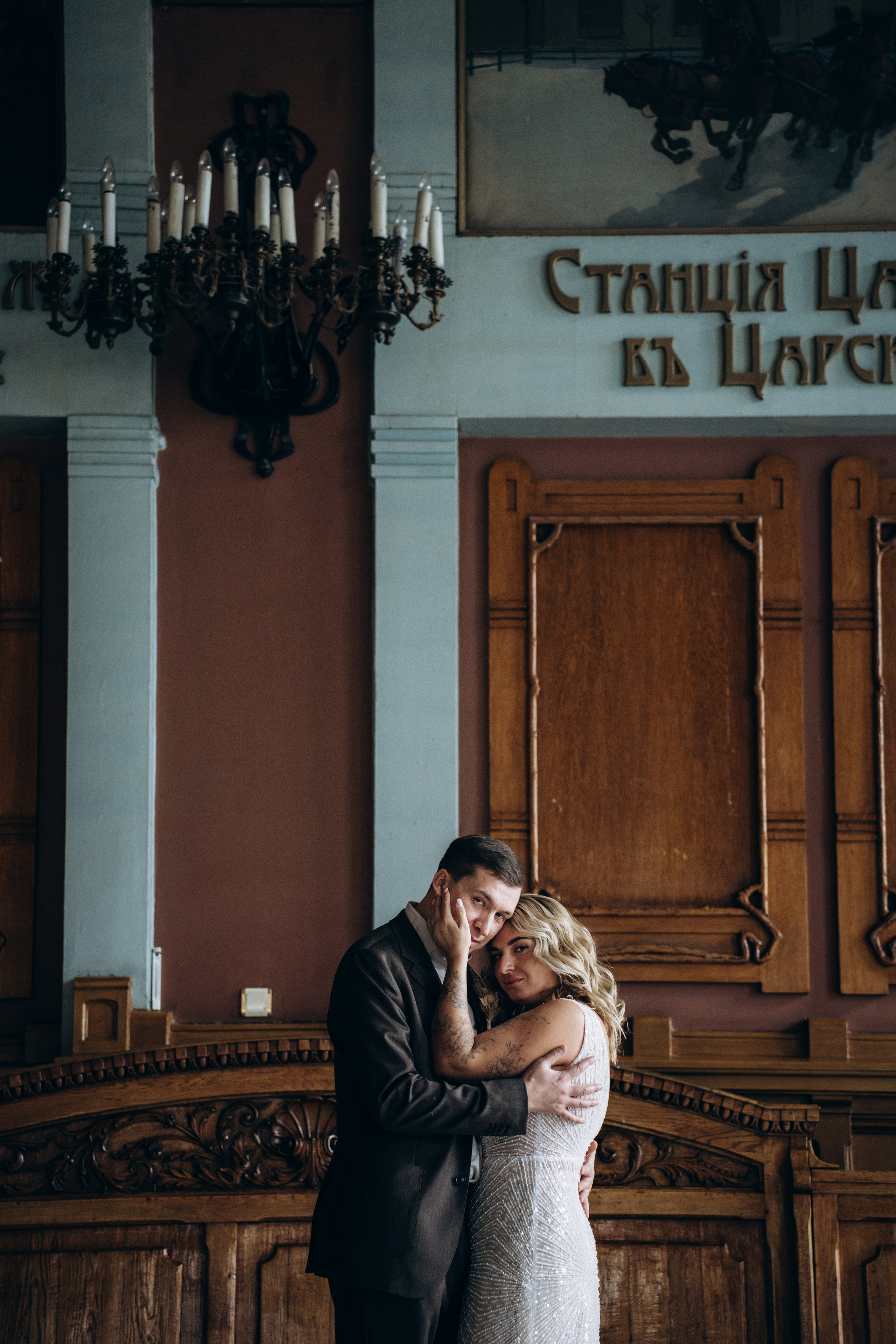 Профессиональный свадебный фотограф в Москве — создание уникальных и трогательных свадебных историй в фотографиях.