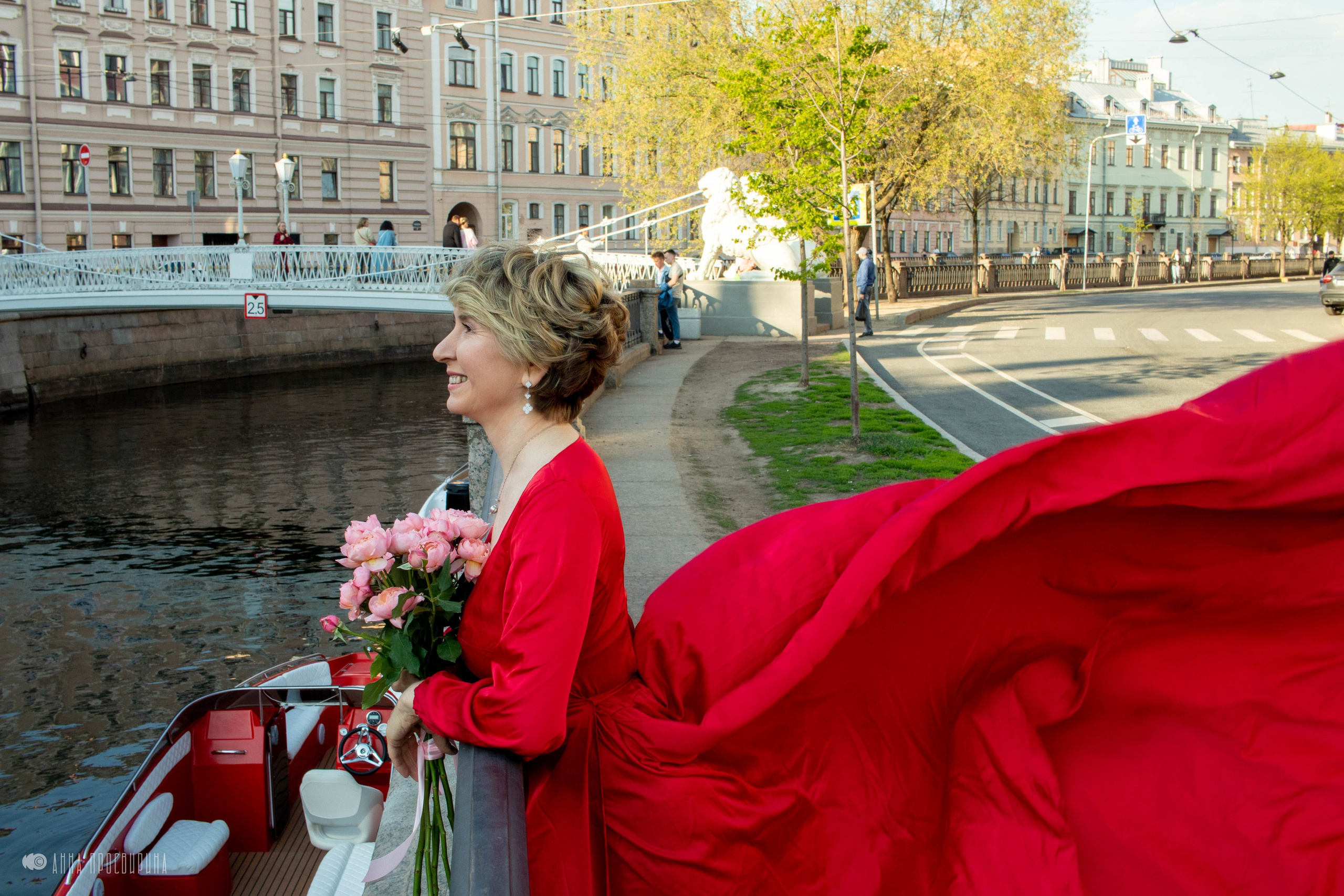 Контент-съемка с цветами, канал Грибоедова. Ваш фотограф в Санкт-Петербурге Анна Просвирина