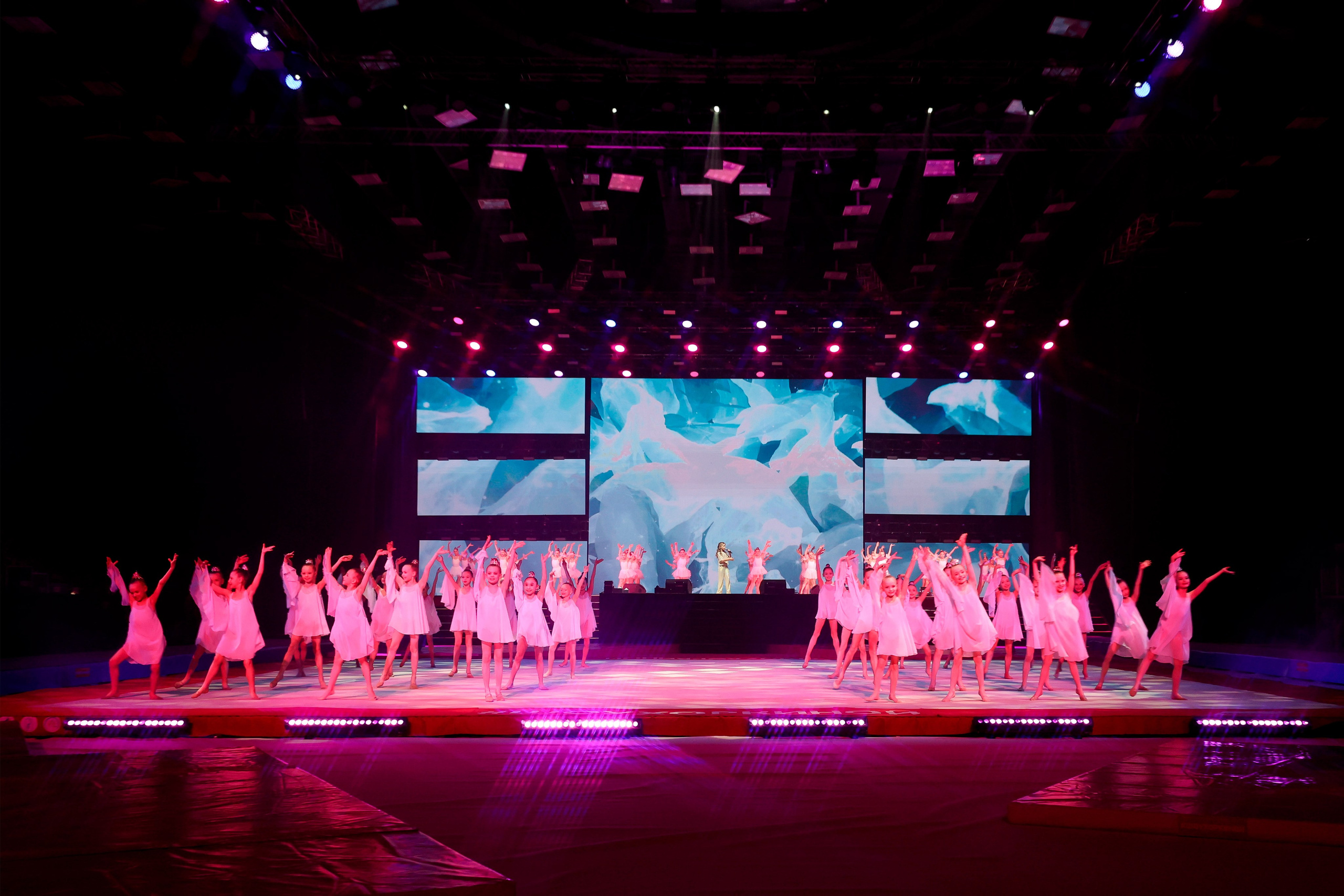 «Дуэль» Шоу Светланы Хоркиной 07.04.2024. Спортивный и репортажный фотограф Антон Тереханов