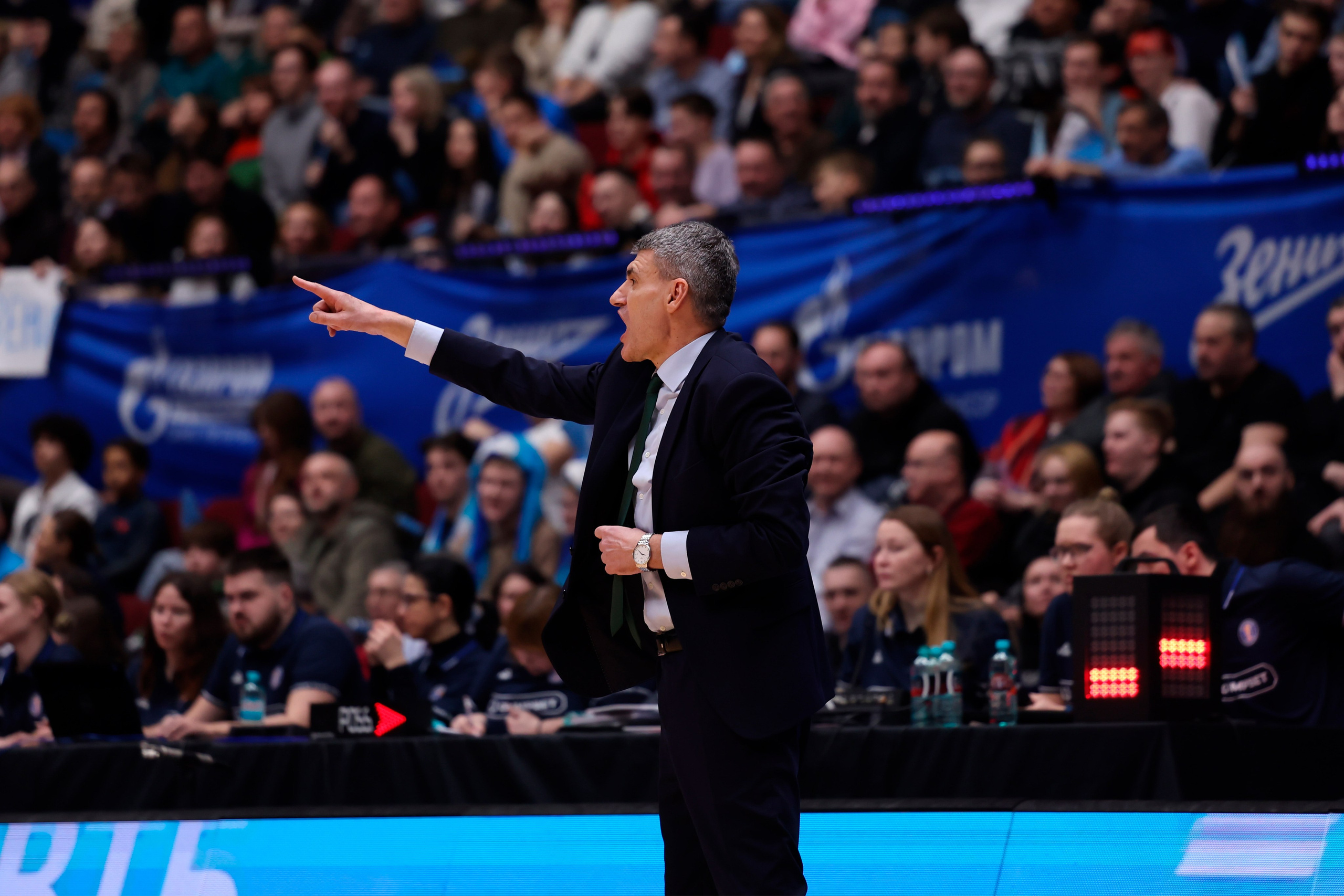 БК Зенит — БК Уникс 13.02.2025. Спортивный и репортажный фотограф Антон Тереханов