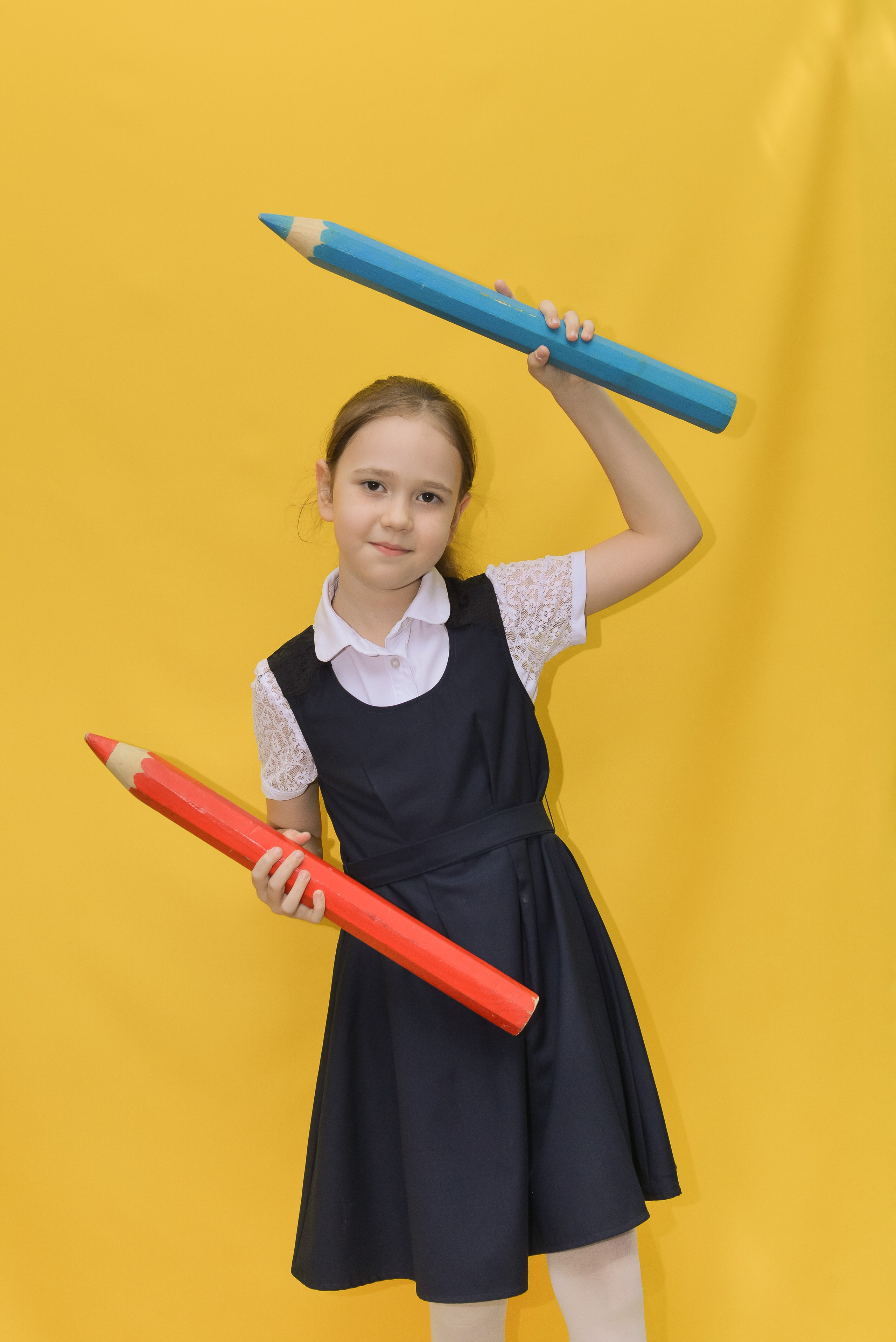 2 класс. На жёлтом фоне. «Веселые карандаши». Детский и школьный фотограф в Костанае Рабига Сейткенова