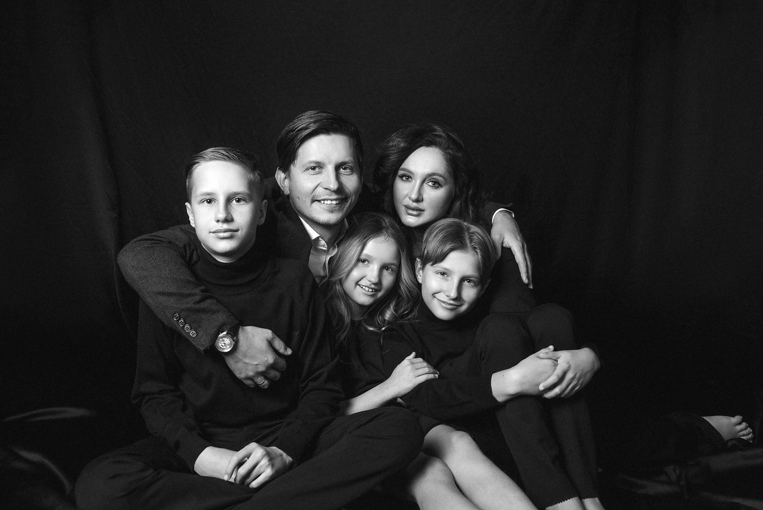 Изысканная семейная фотосессия в черно-белом | Фотограф Дарья Едапина. Фотограф Дарья Едапина Новосибирск