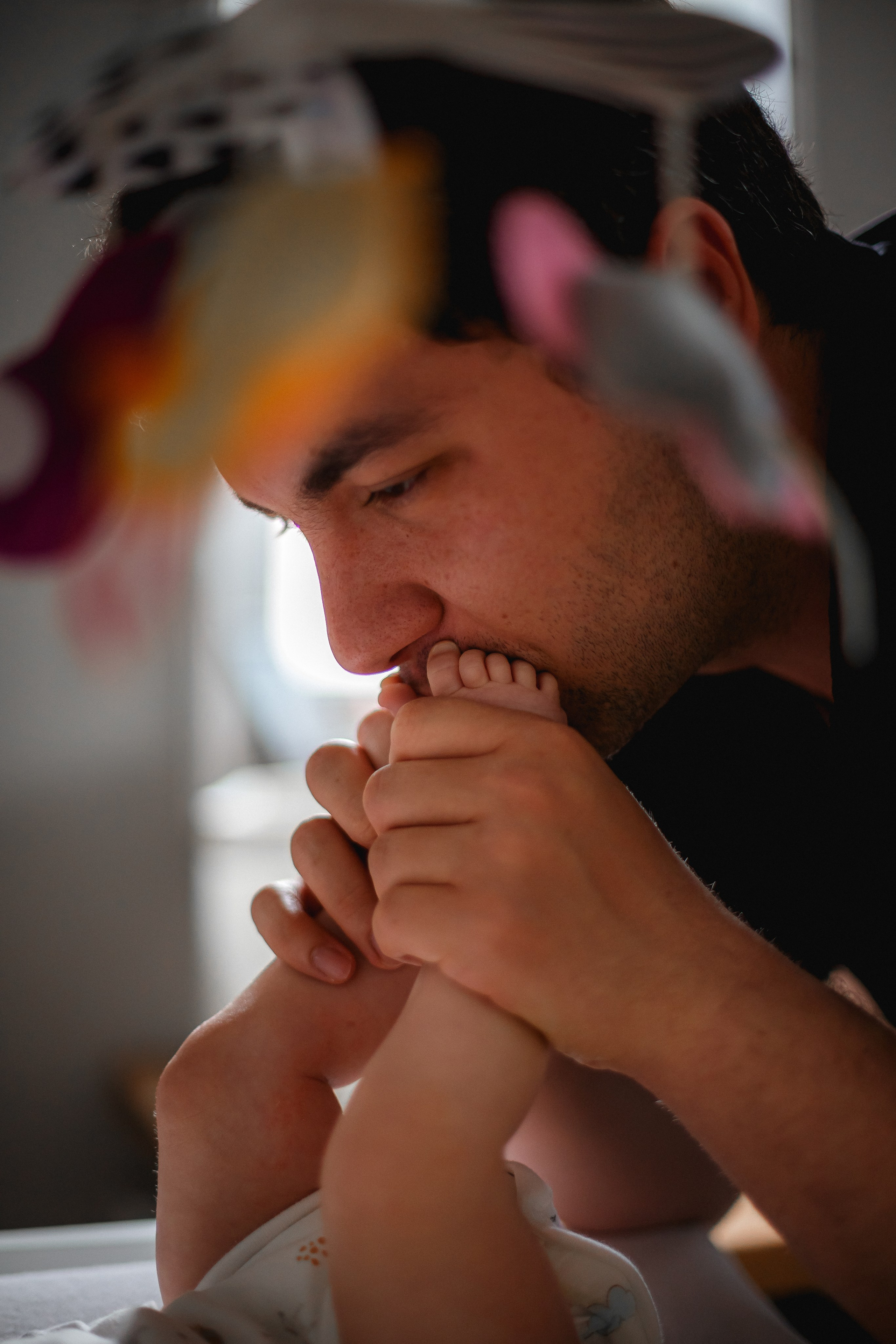 Малышка Катя, родители и бабушка. Домашняя съёмка. Фотограф в Москве Базанова Дарья