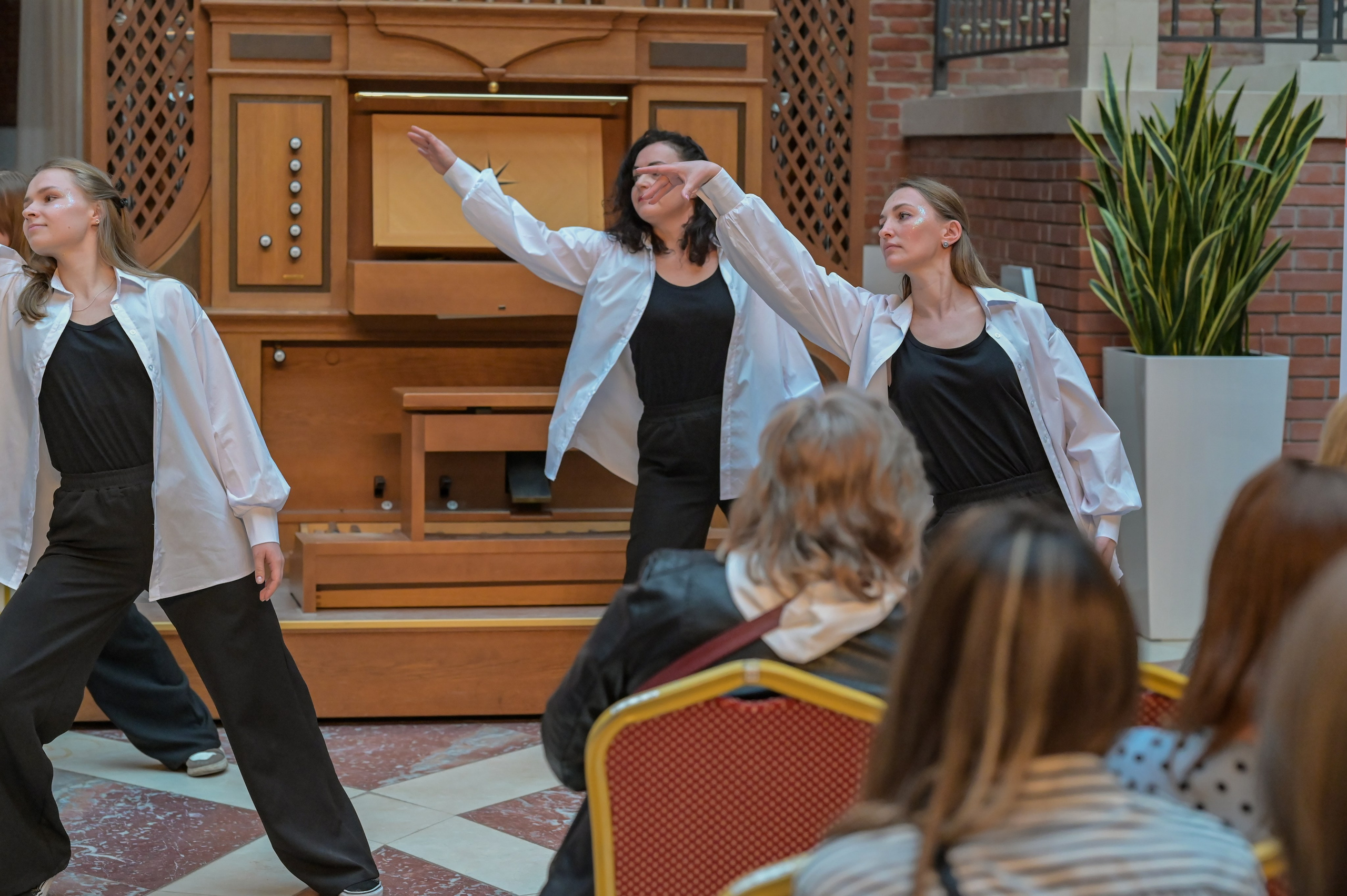 «Люди как люди» Царицыно 2024 г. Семейный и репортажный фотограф в Москве Анастасия Трубкина