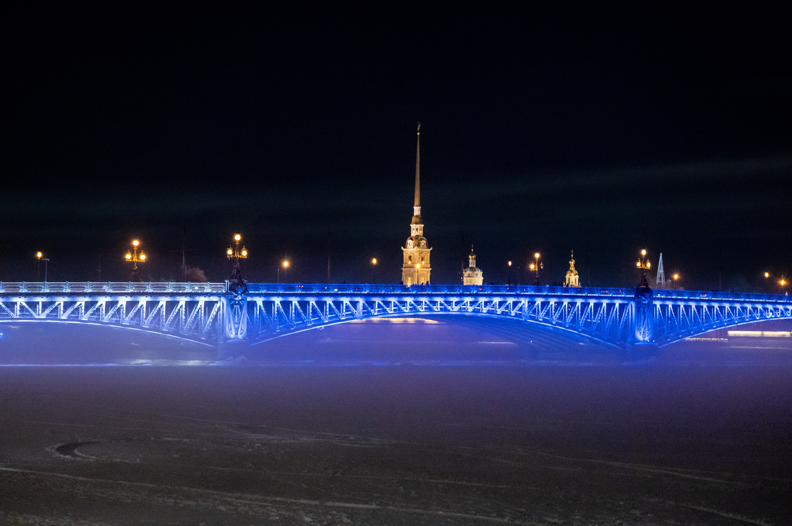 Праздничный салют в честь Дня защитника Отечества. Главная