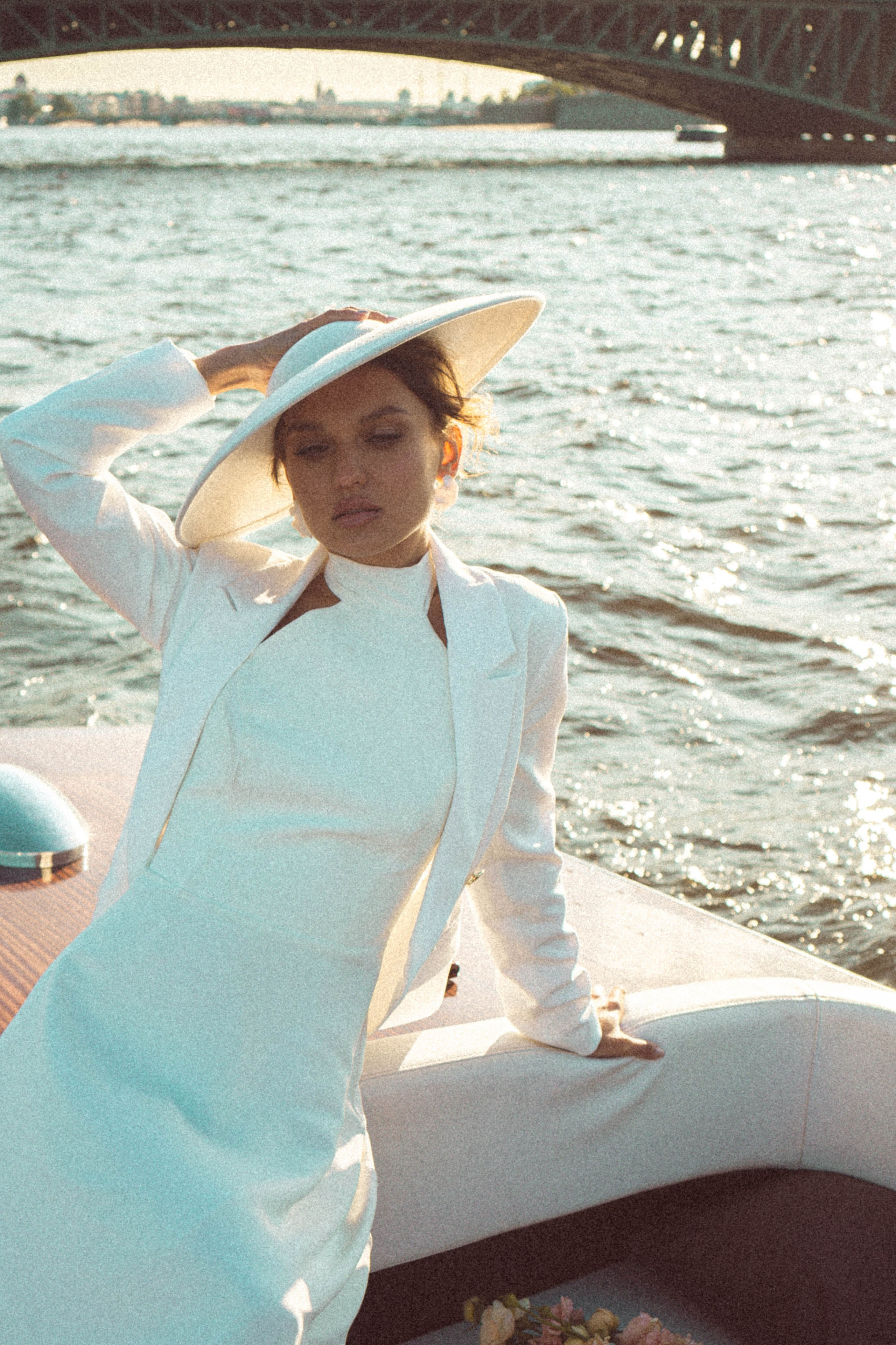 СВАДЕНБНАЯ СЬЕМКА НА КАТЕРЕ ПО КАНАЛАМ САНКТ-ПЕТЕРБУРГА И В АКВАТОРИИ НЕВЫ. Профессиональный фотограф, Санкт-Петербург — Виктория Богомолова